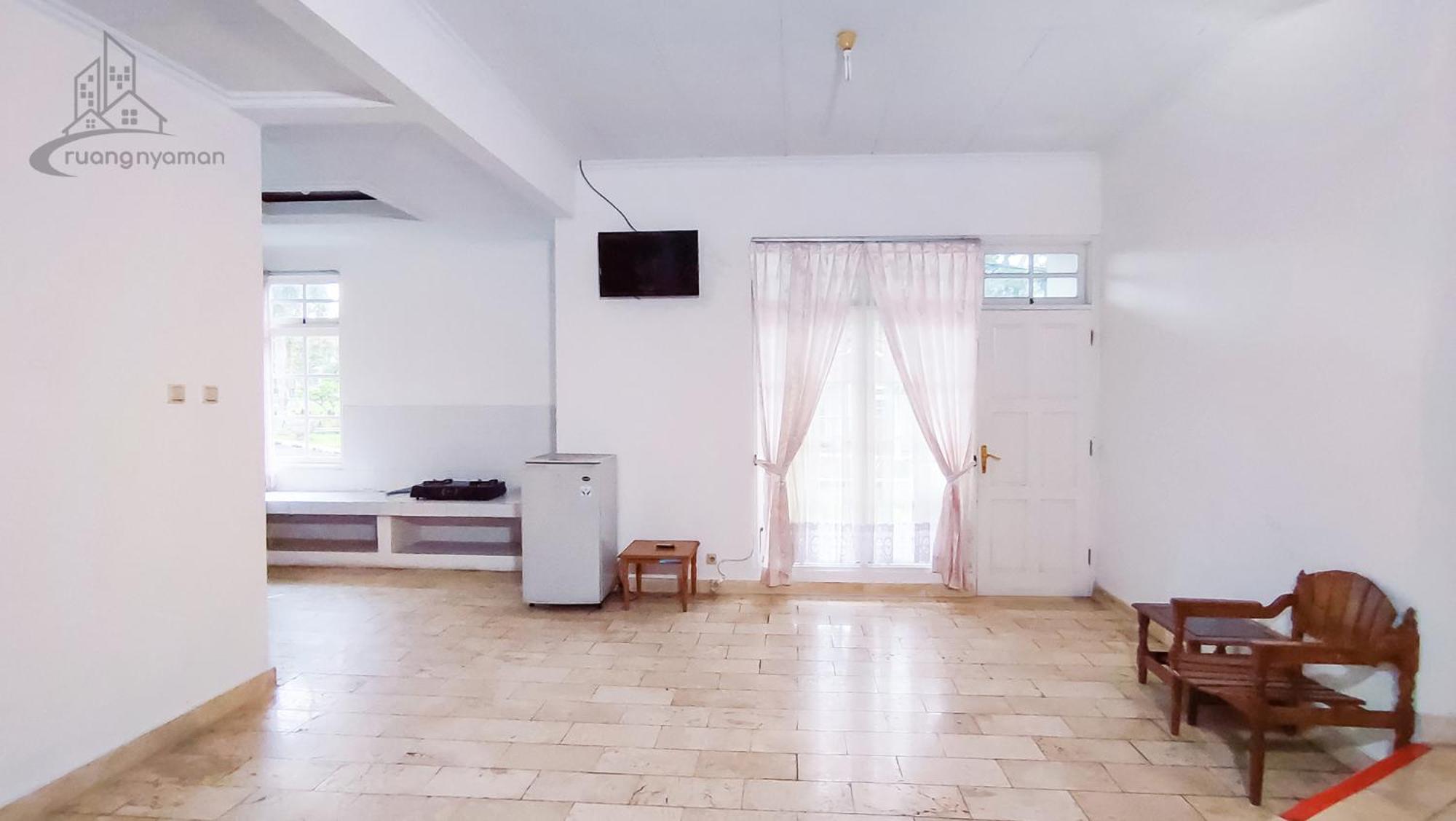 Three-Bedroom Villa - Photo 9