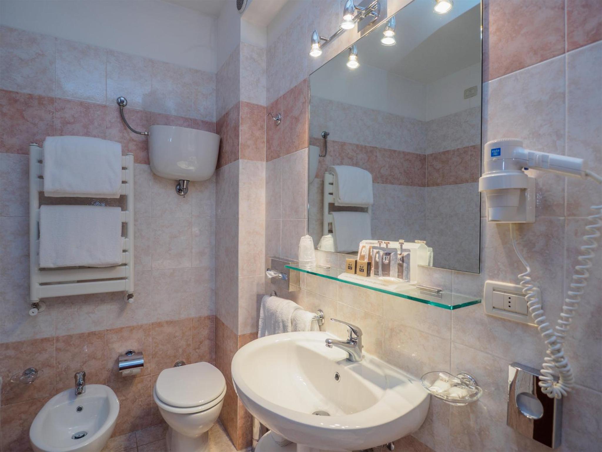 Superior Double or Twin Room - Photo 4
