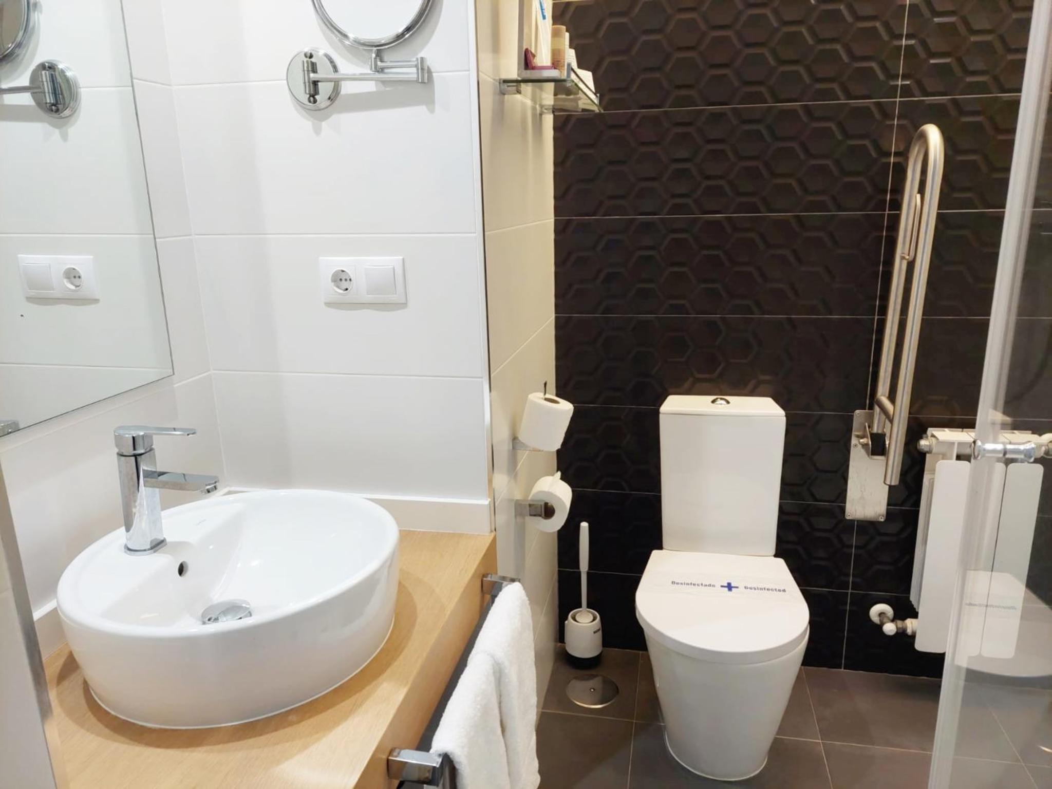 Double Room - Photo 9