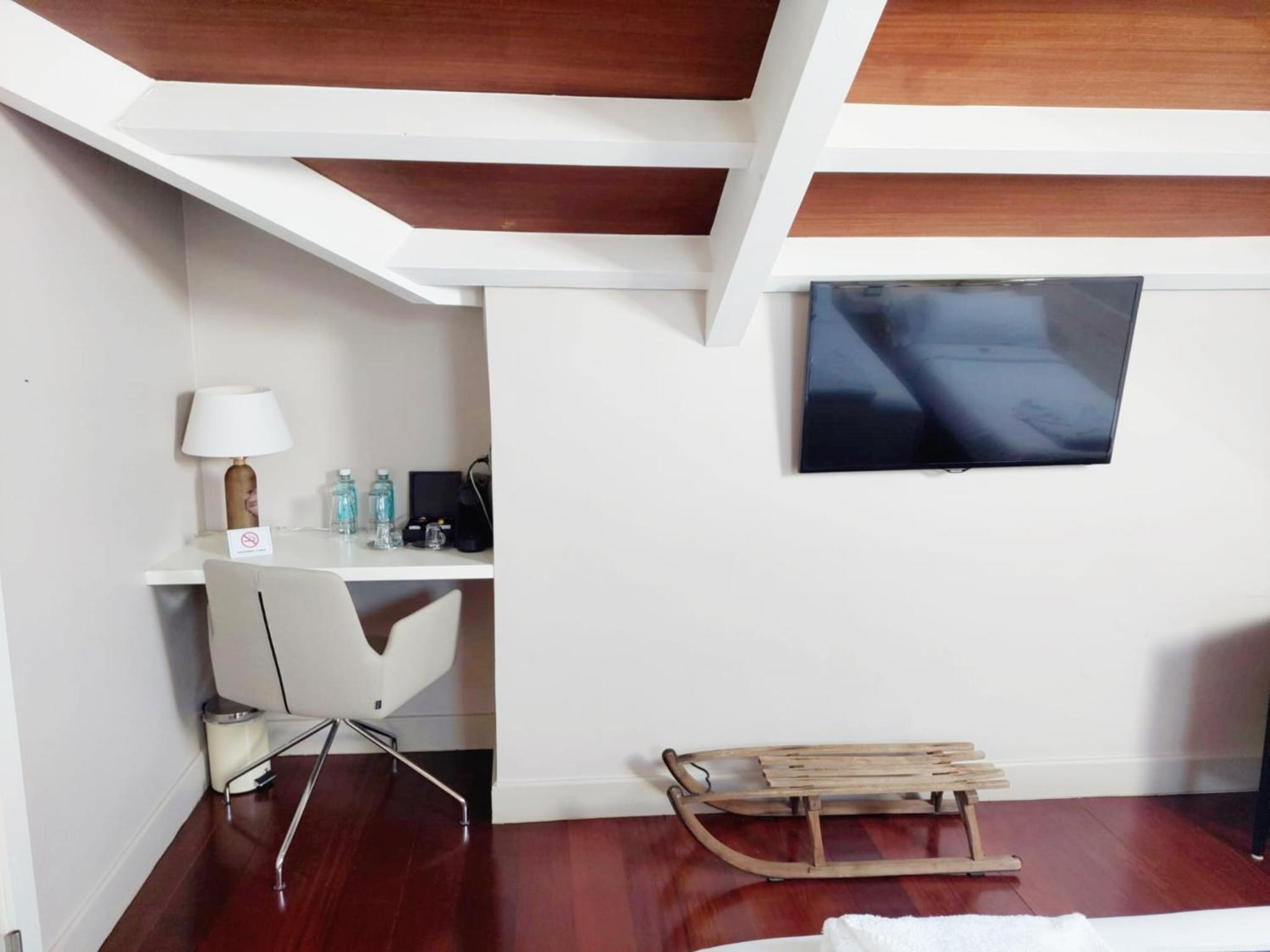 Suite - Photo 15