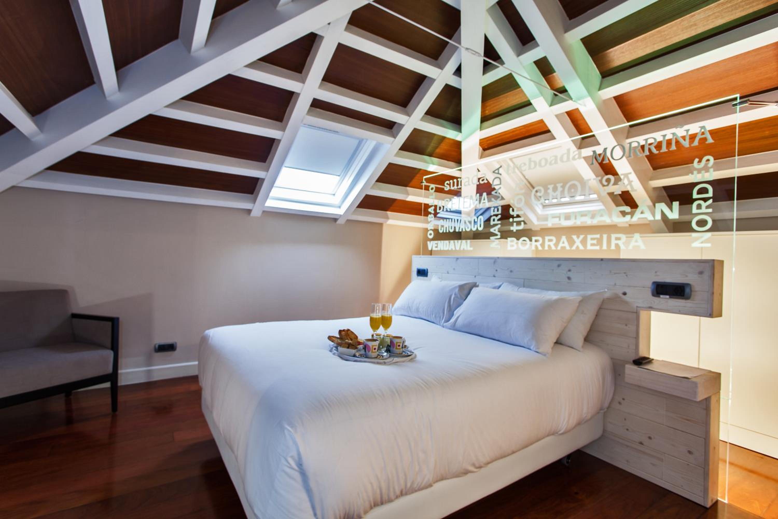 Suite - Photo 13