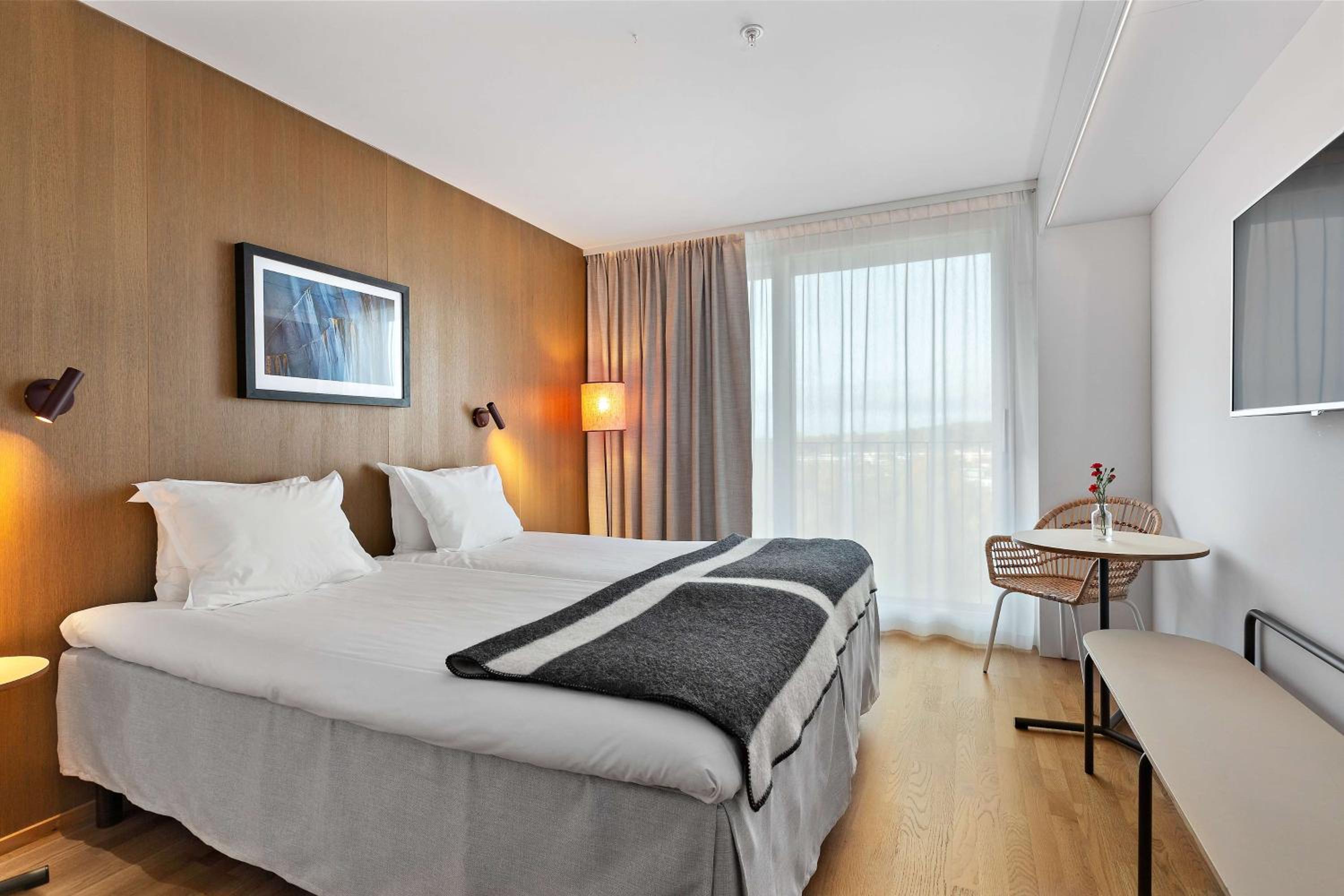 Standard King Room - Photo 5