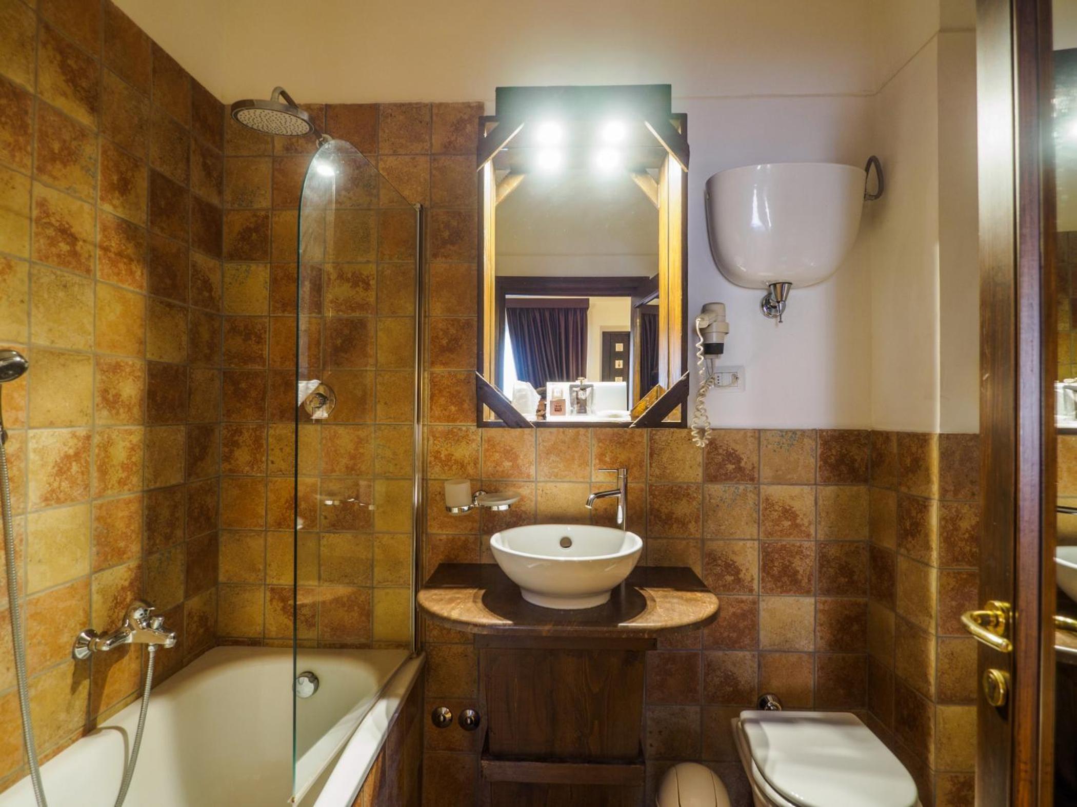 Superior Double or Twin Room - Photo 3