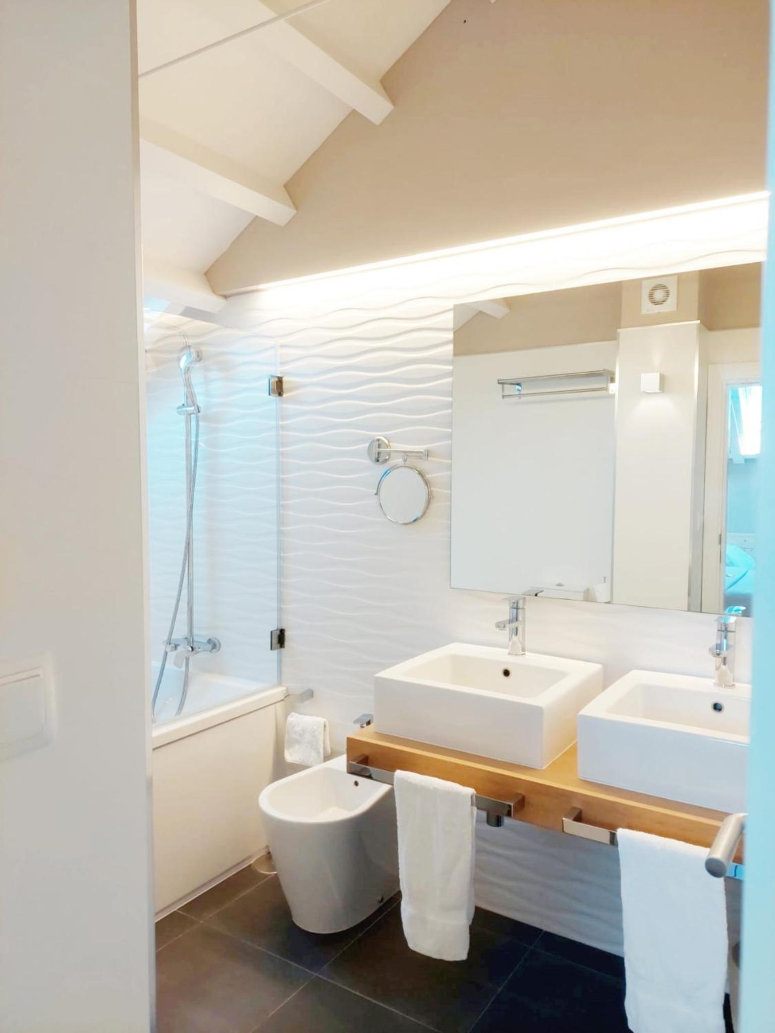 Suite - Photo 3