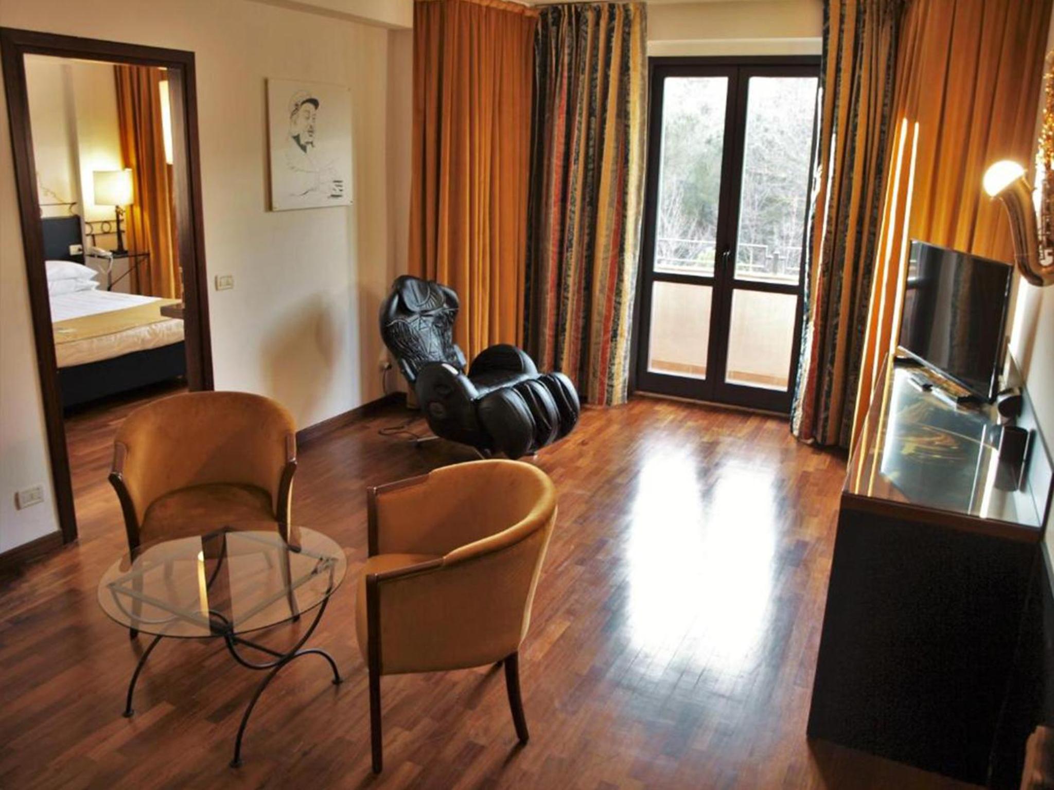 Suite - Photo 2