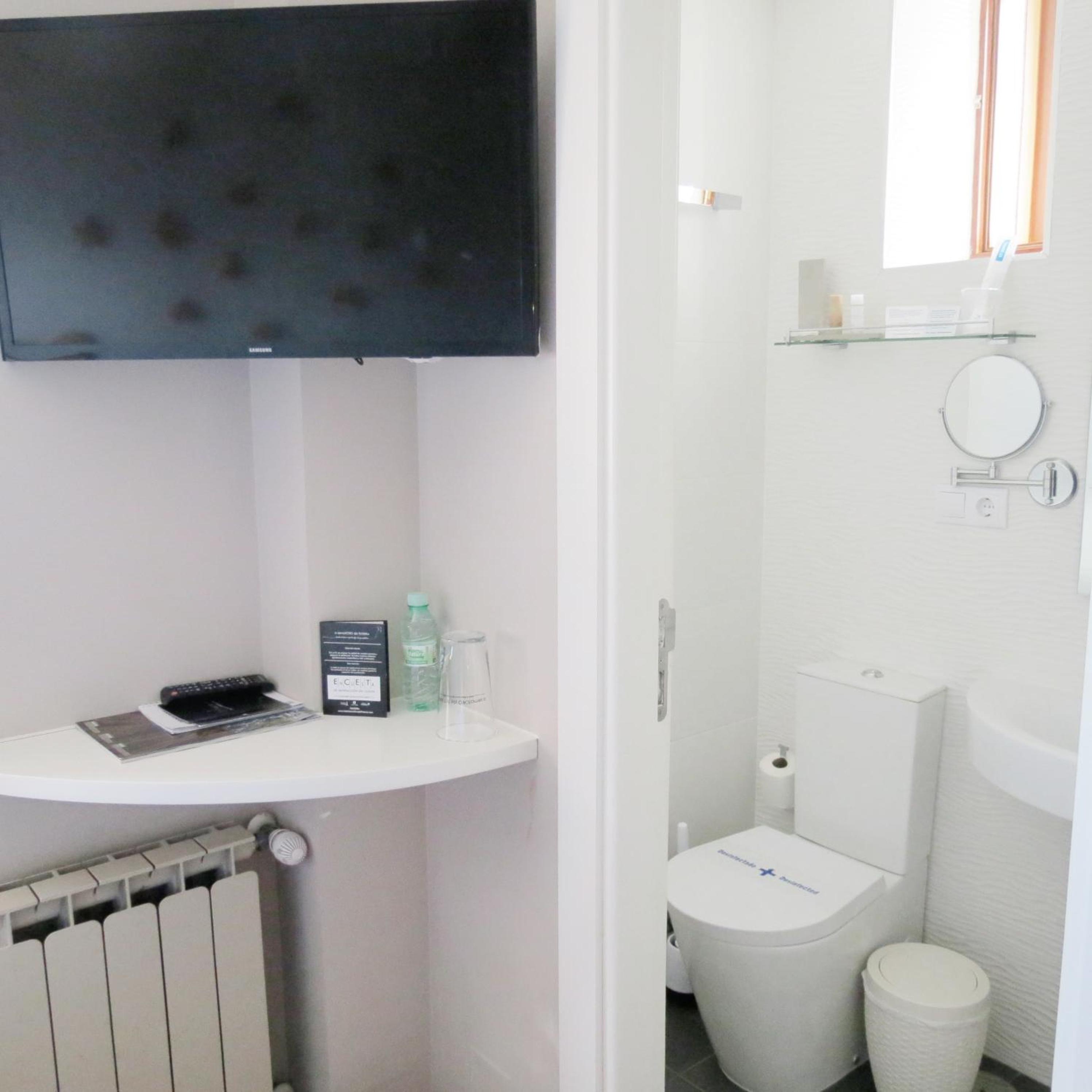 Small Single Room photo 2