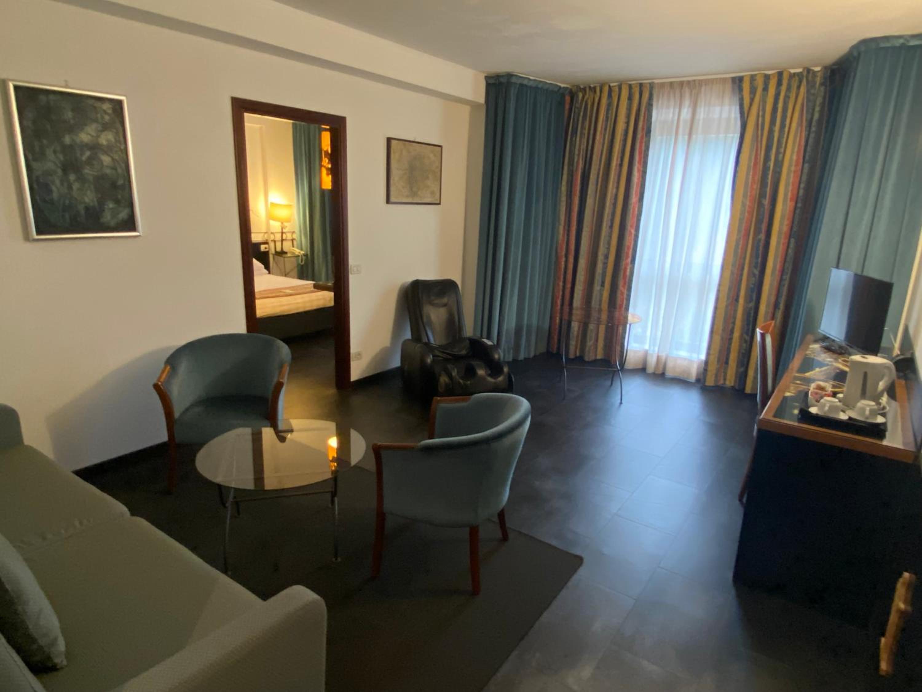Suite - Photo 3