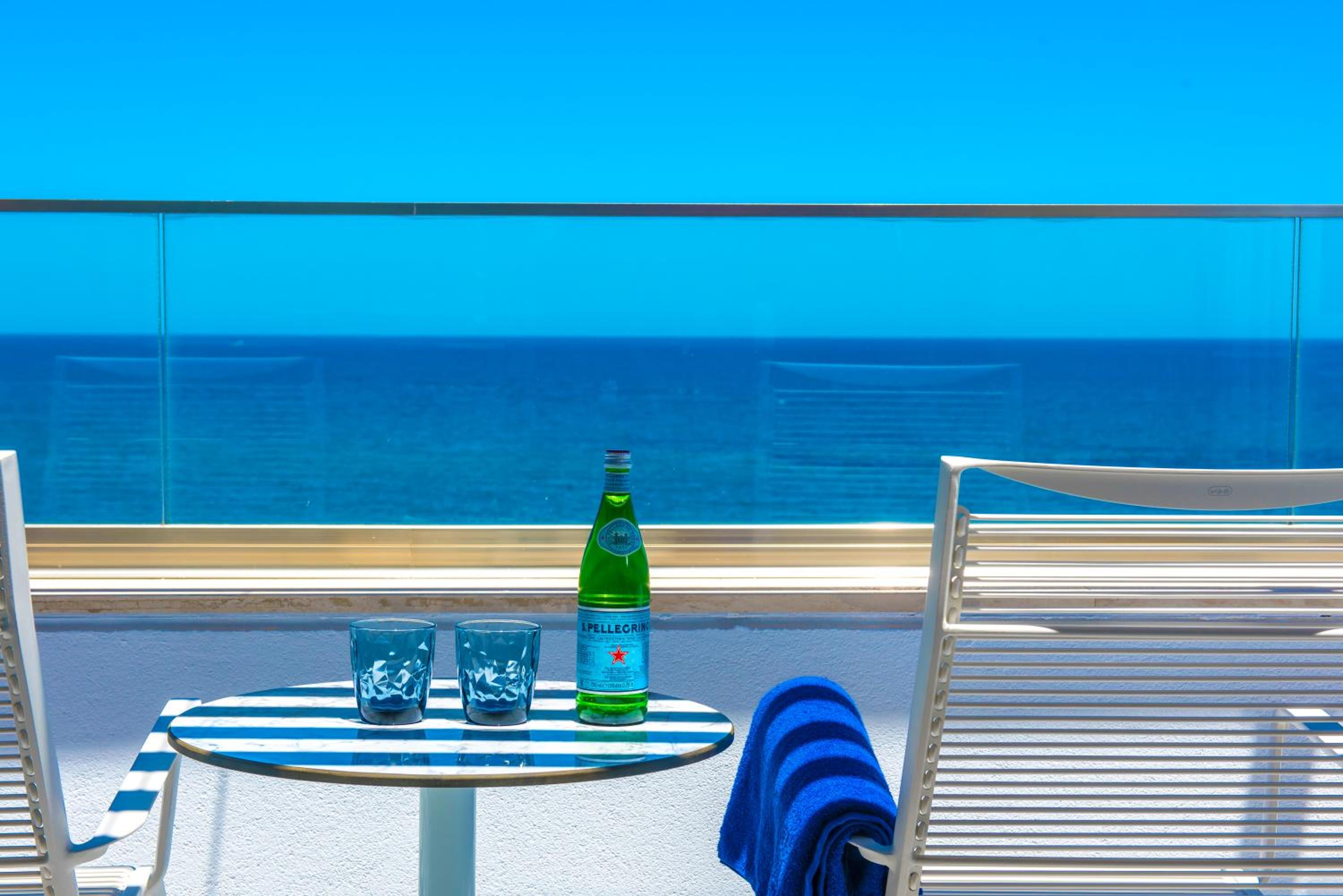 Gold Sky Suite with Panoramic Sea View photo 2