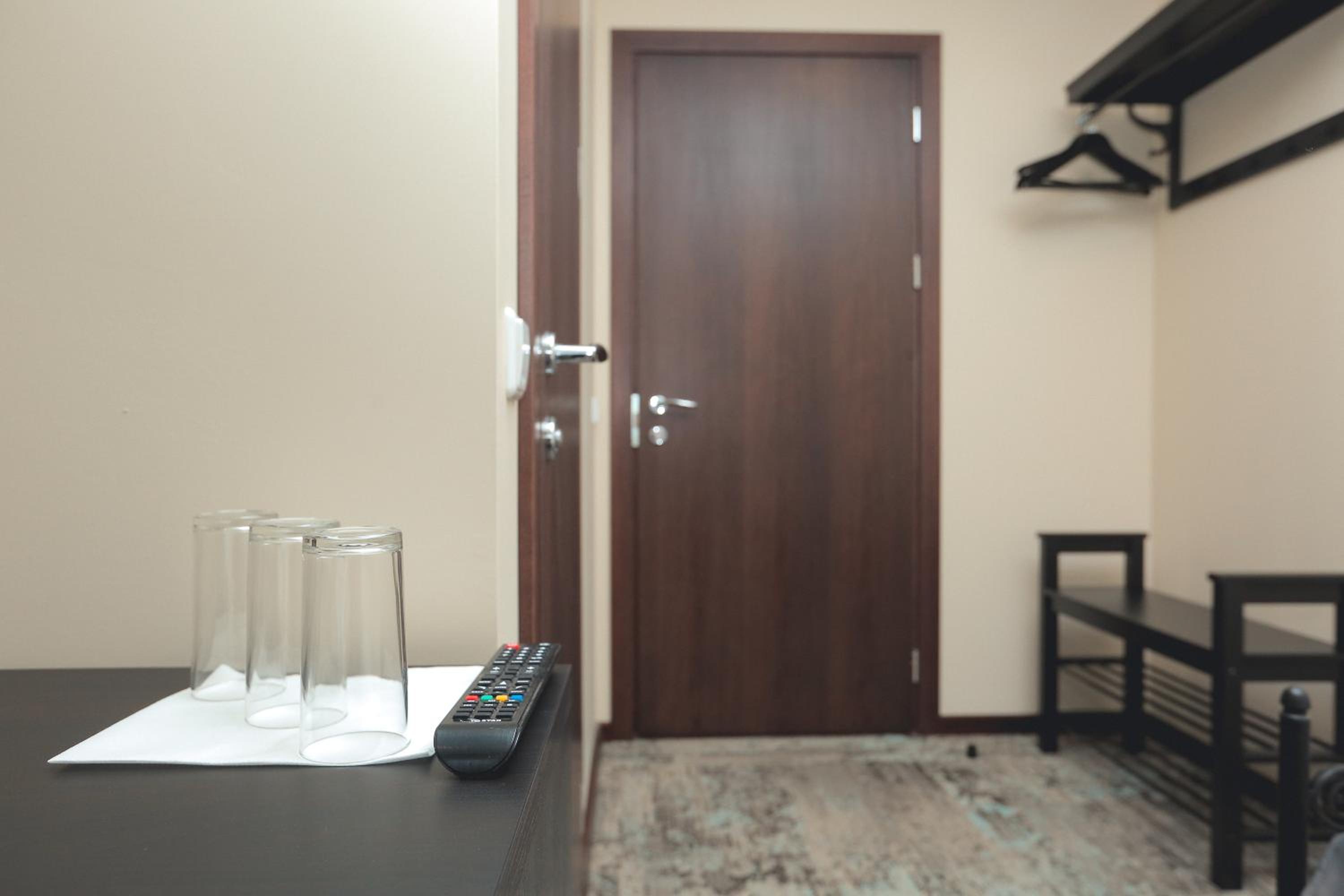 Small Twin Room - Photo 2
