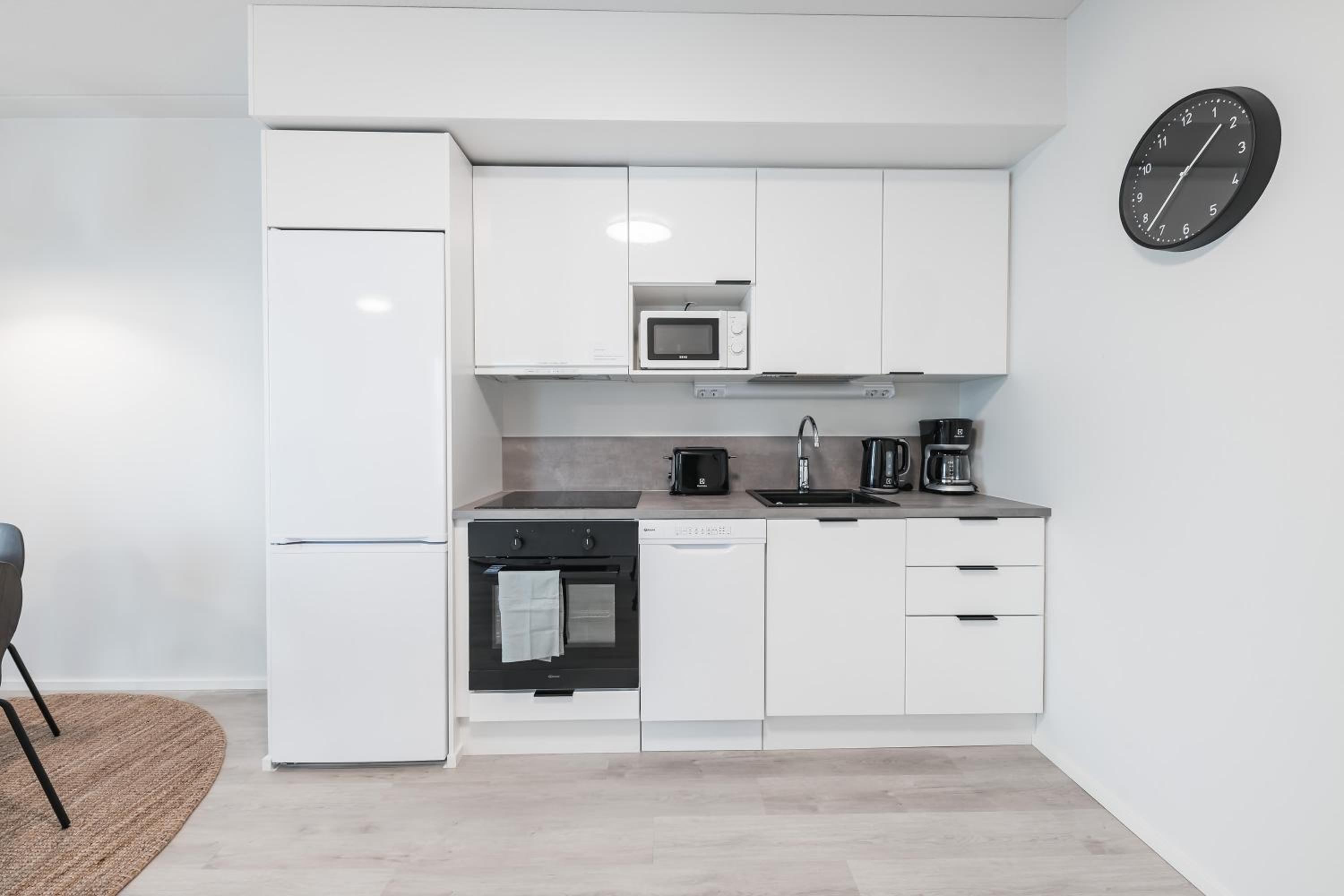 One-Bedroom Apartment - Photo 2