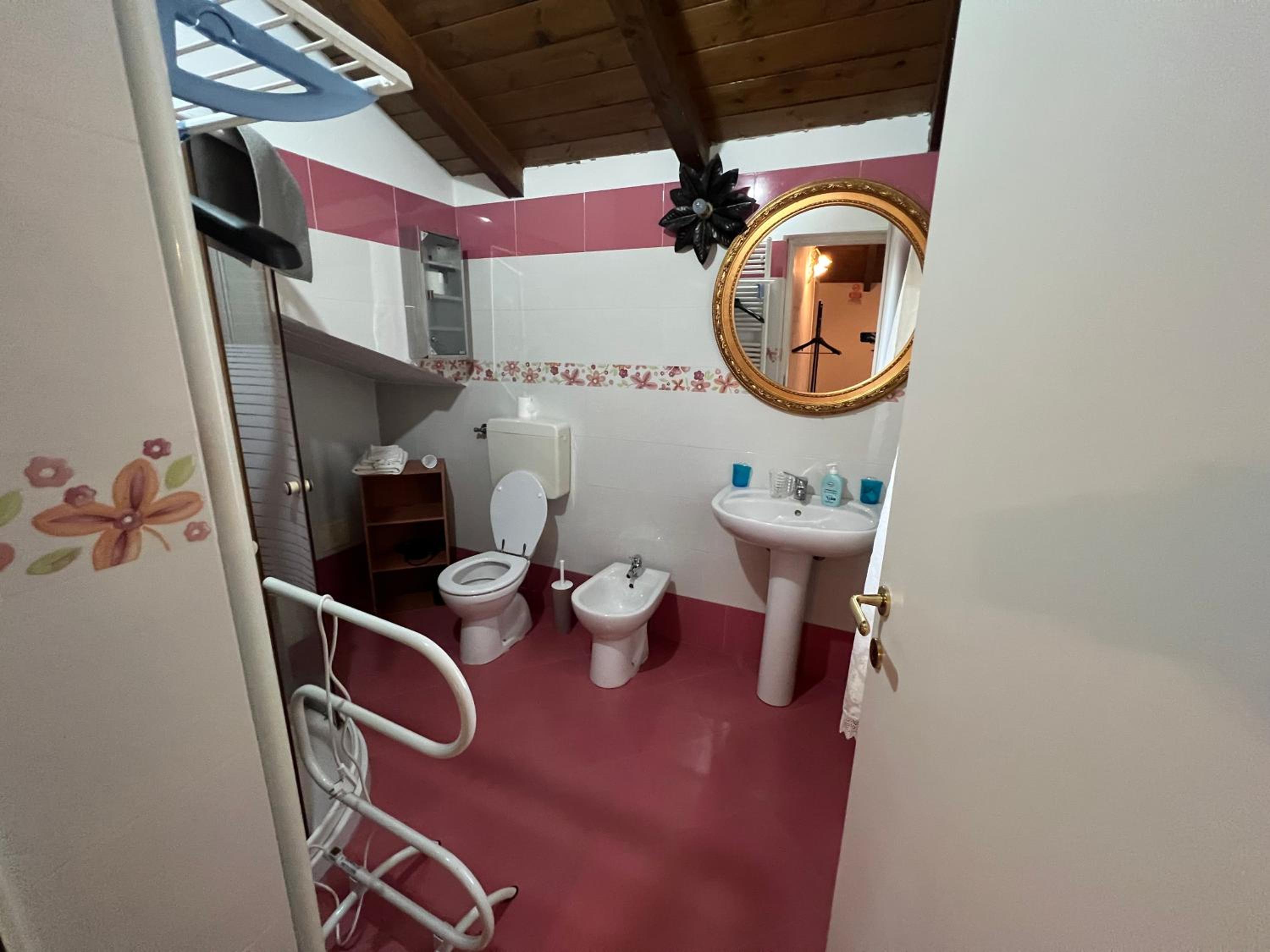 Double or Twin Room with Private Bathroom photo 3