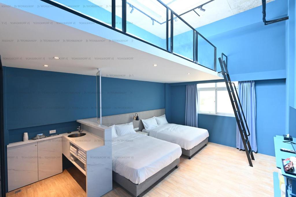 Duplex Suite - Photo 1