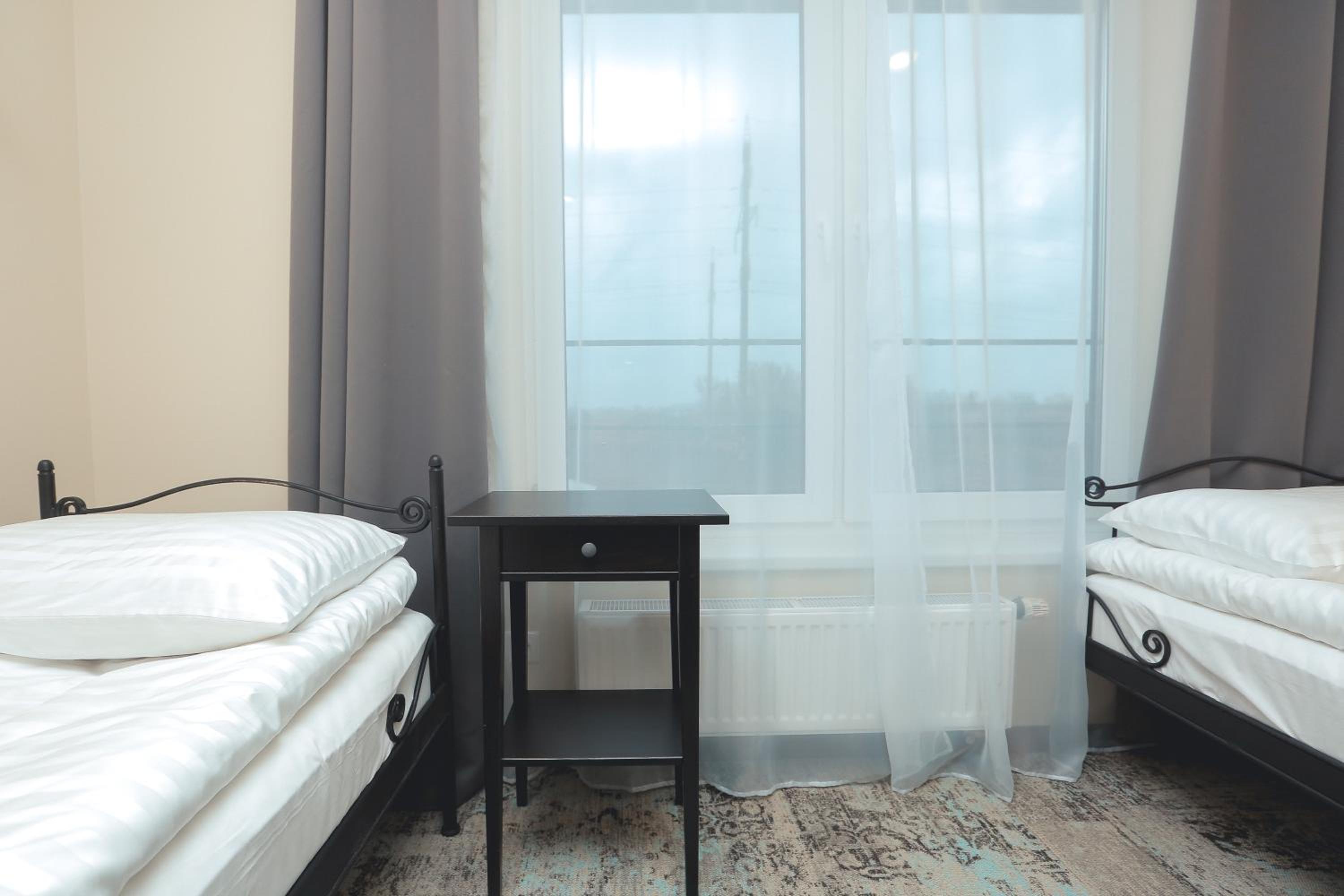 Small Twin Room - Photo 4