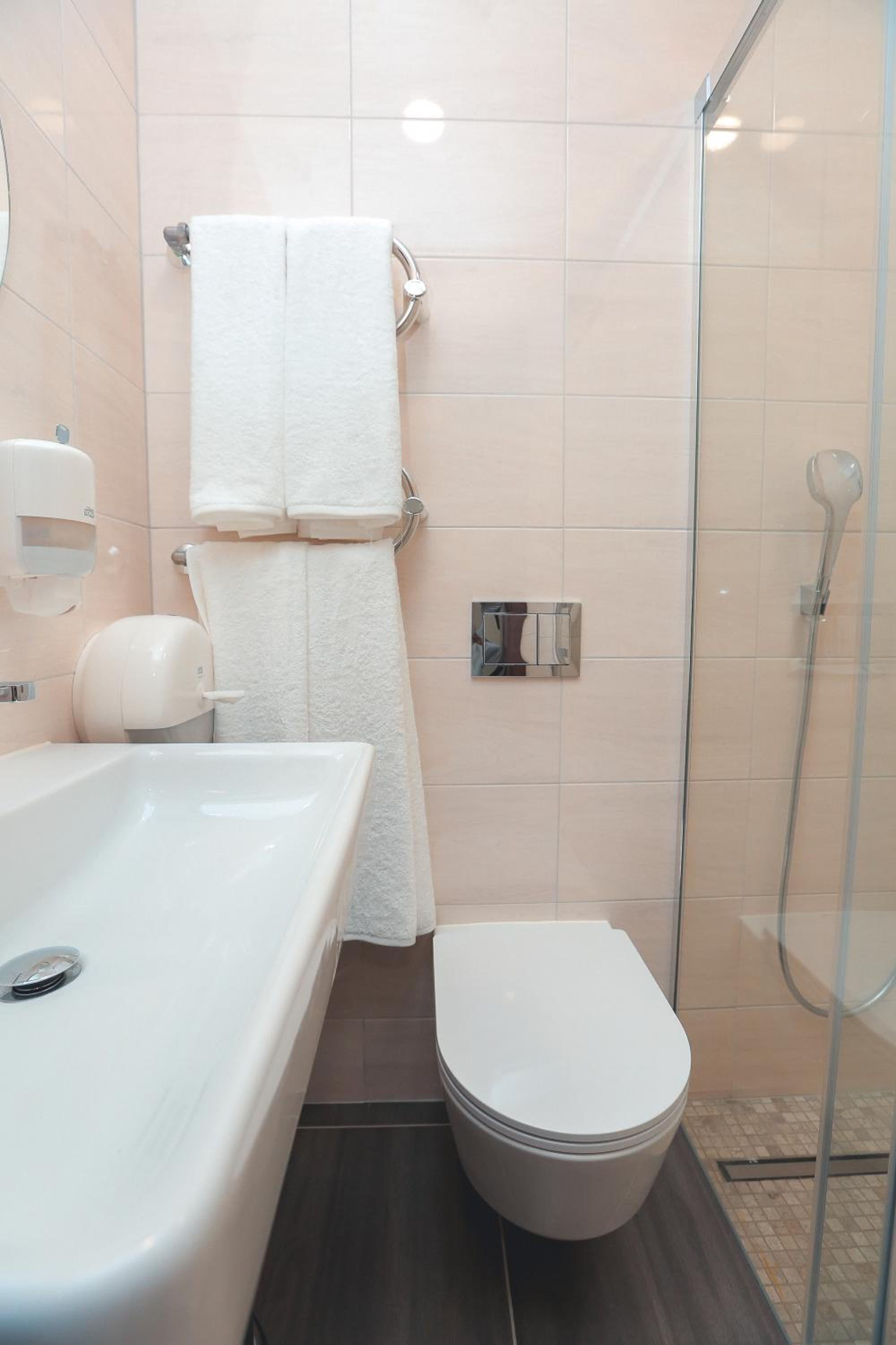 Small Twin Room - Photo 11