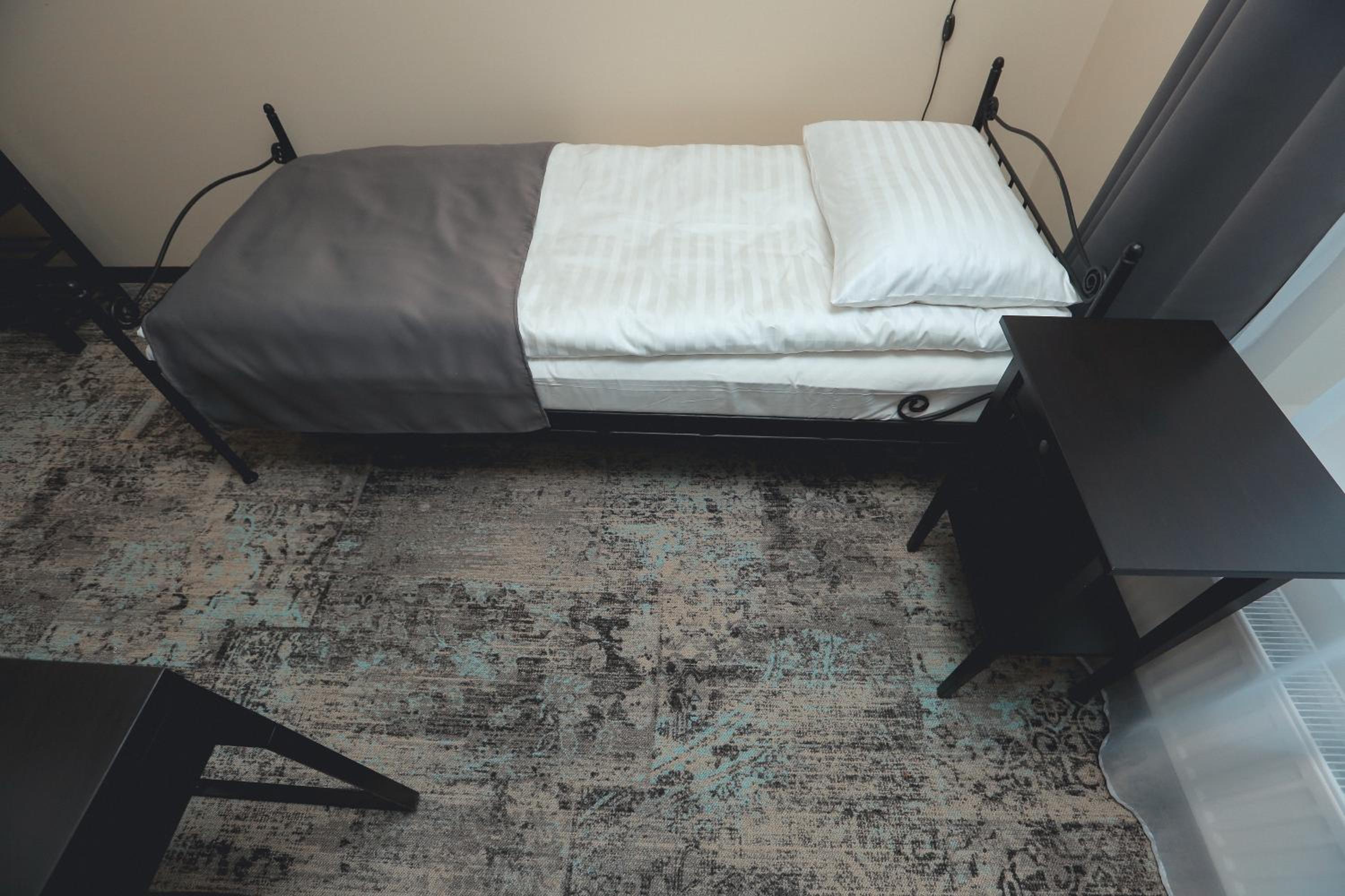 Small Twin Room - Photo 5
