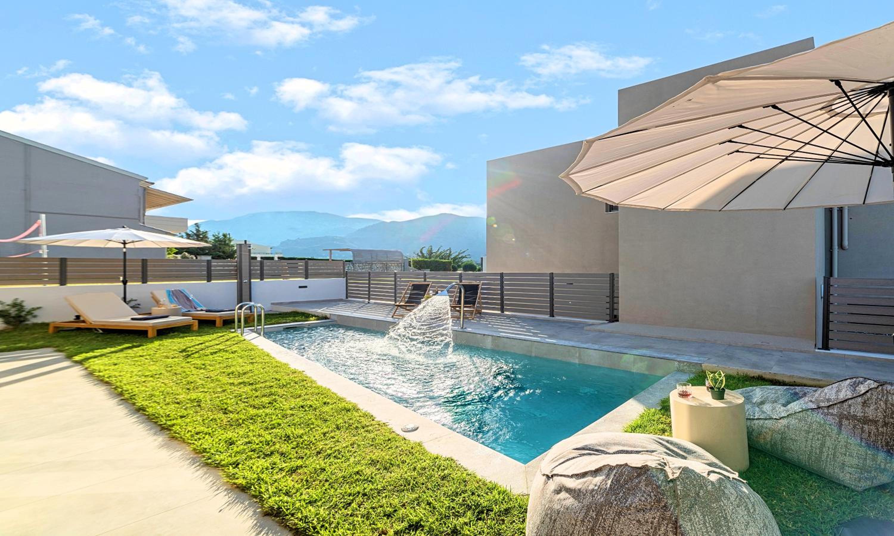 Three-Bedroom Villa photo 3
