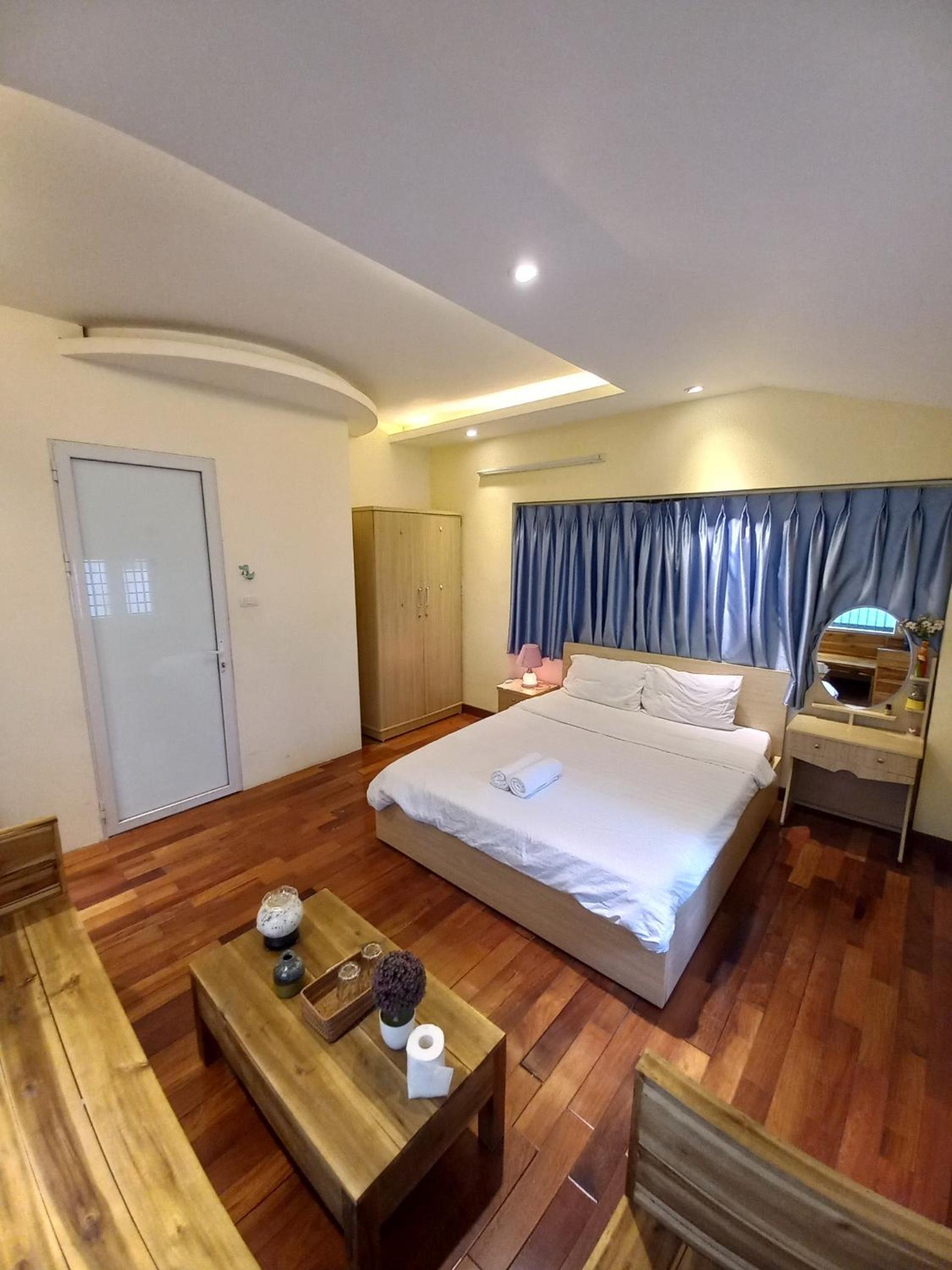 Deluxe Queen Room