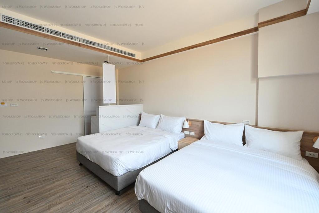 Classic Quadruple Room - Photo 12