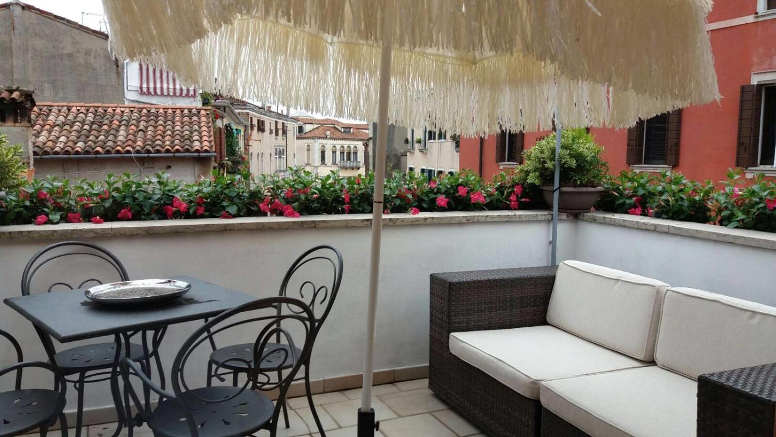 Apartment with Balcony photo 2