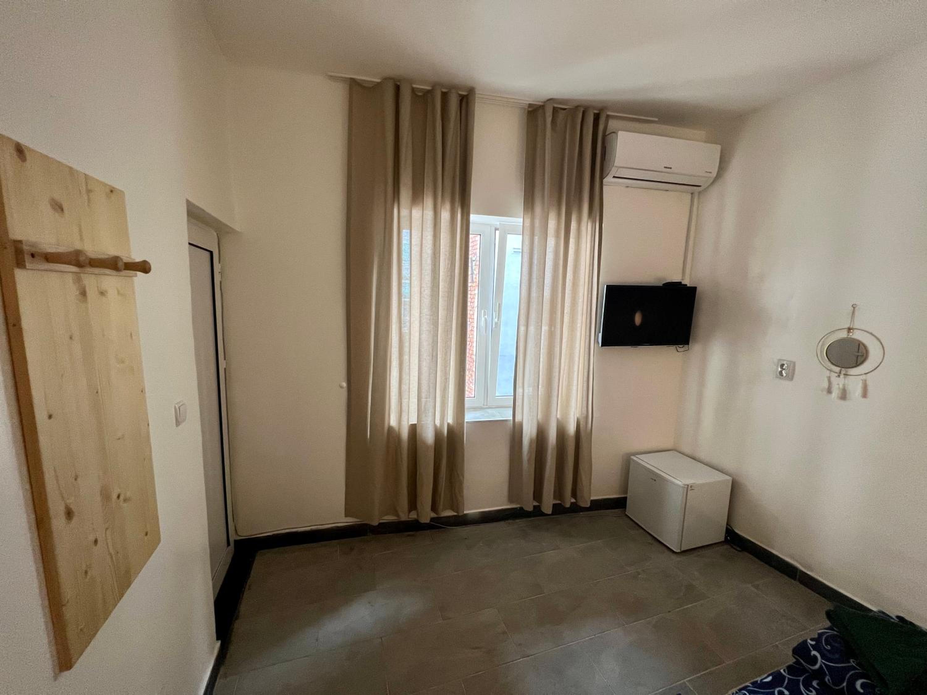Twin Room with Private External Bathroom - Photo 4