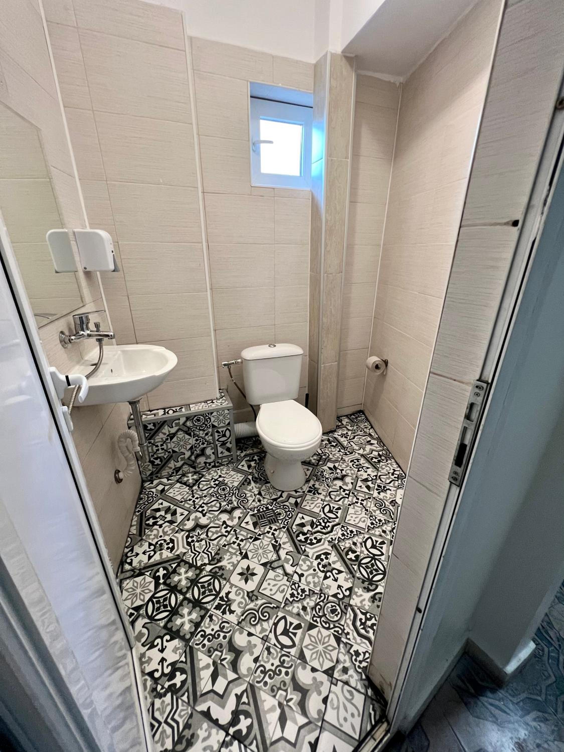 Twin Room with Private External Bathroom - Photo 6