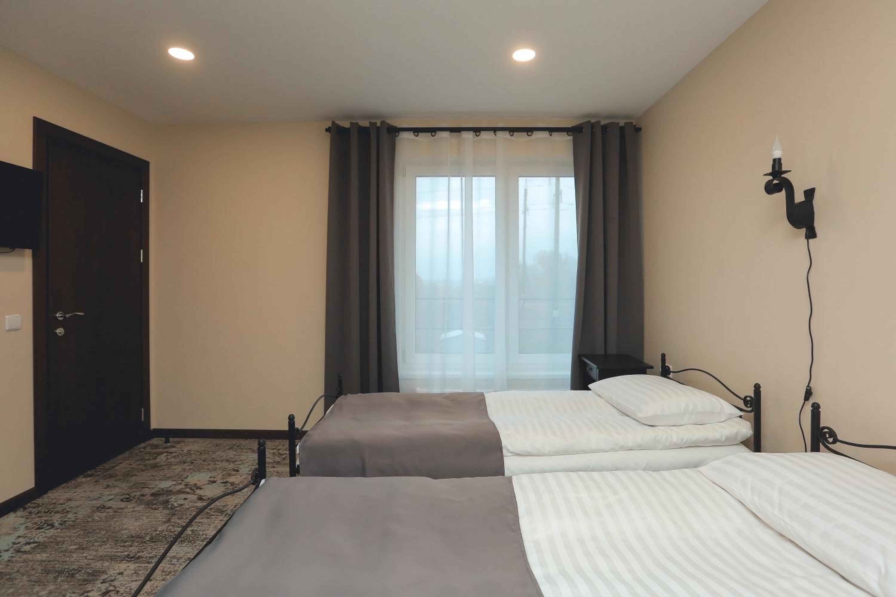 Twin Room - Photo 4
