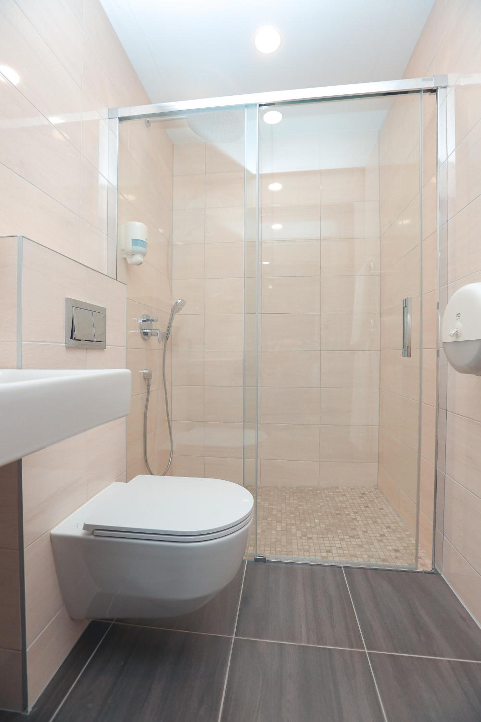 Twin Room - Photo 7