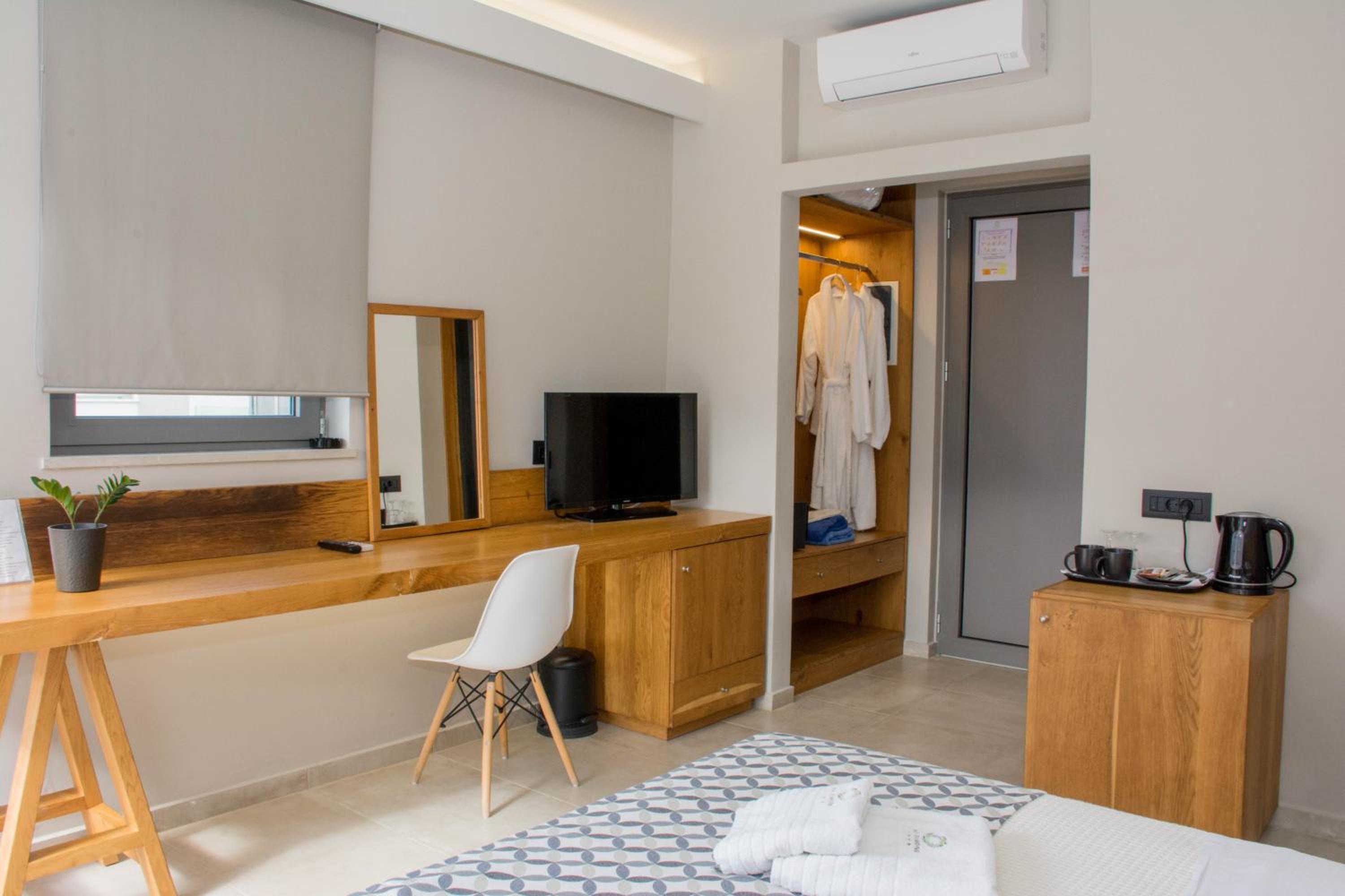 Double Room with Sea View - Photo 7