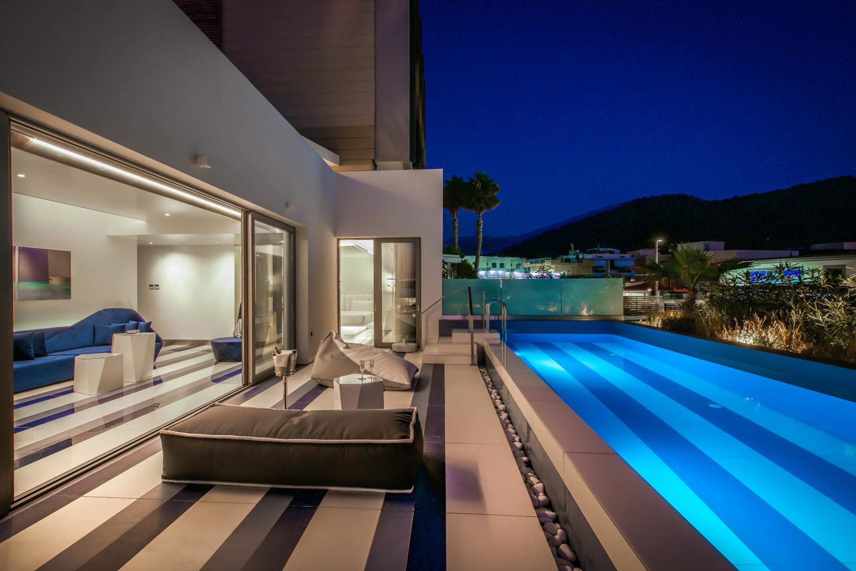 Gold Star Suite with Private Pool photo 2
