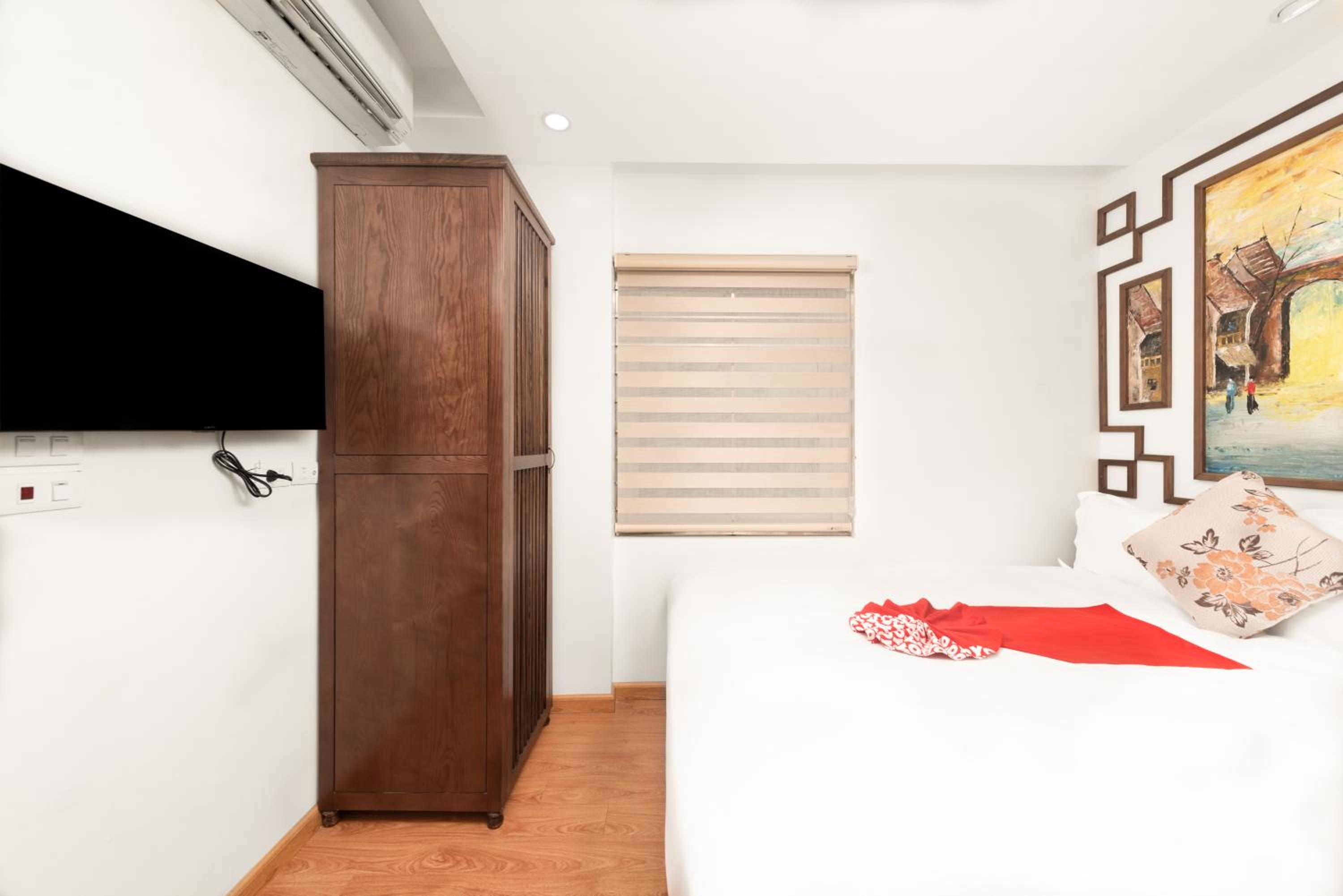 Deluxe Double Room with Window photo 3