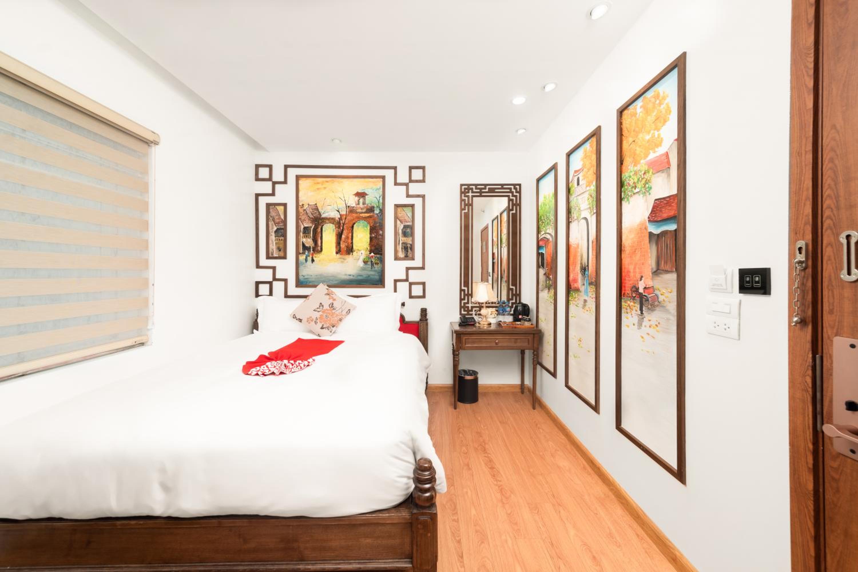 Deluxe Double Room with Window photo 2