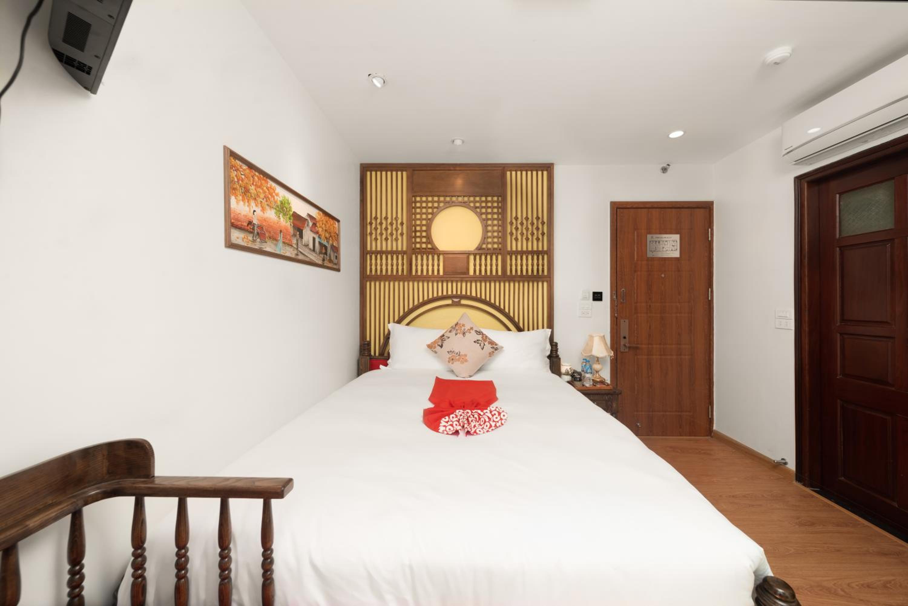 Deluxe Double Room with Balcony photo 2