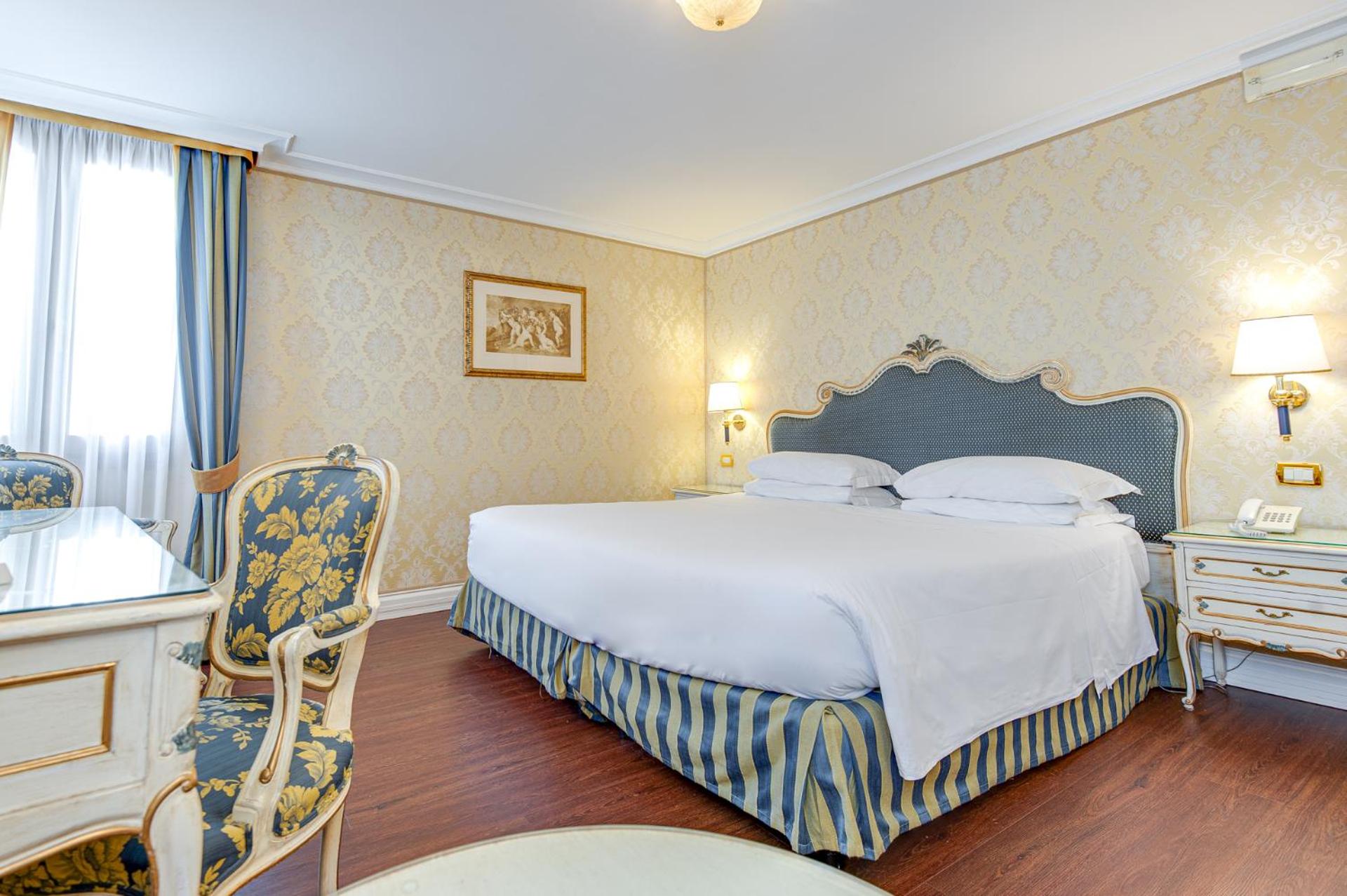 Junior Suite with Grand Canal View