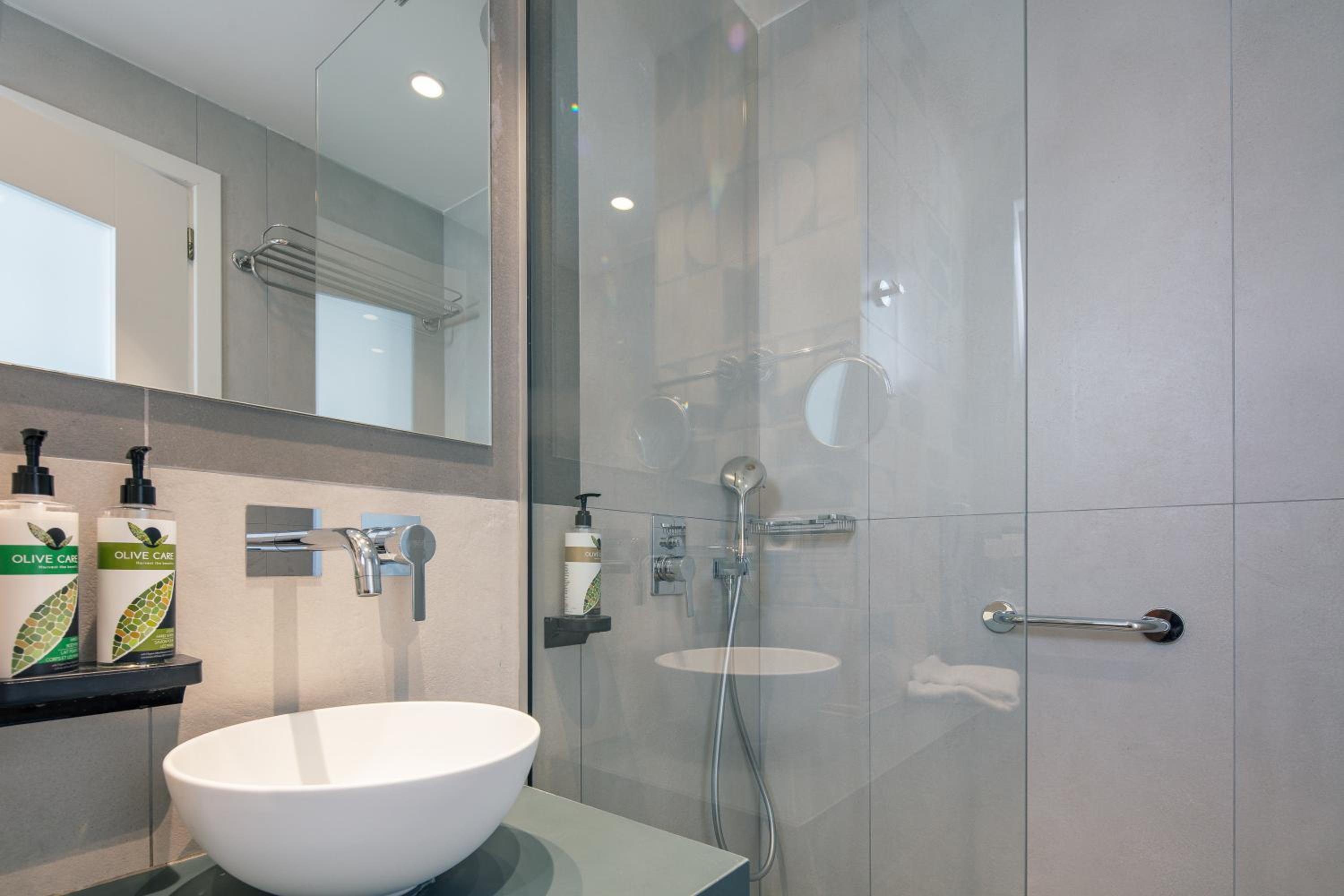 Standard Room thumbnail 6