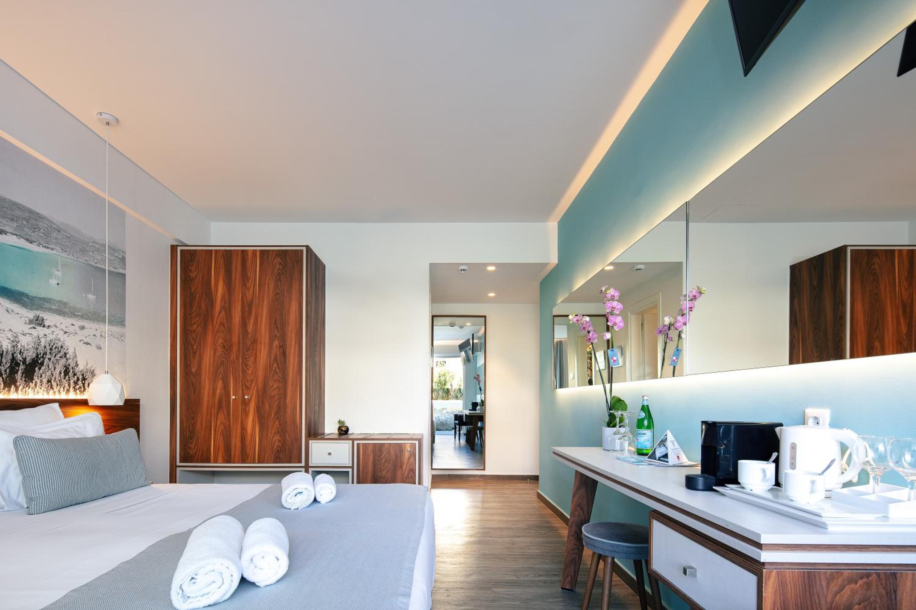 Junior Suite with Jetted Tub - Photo 11