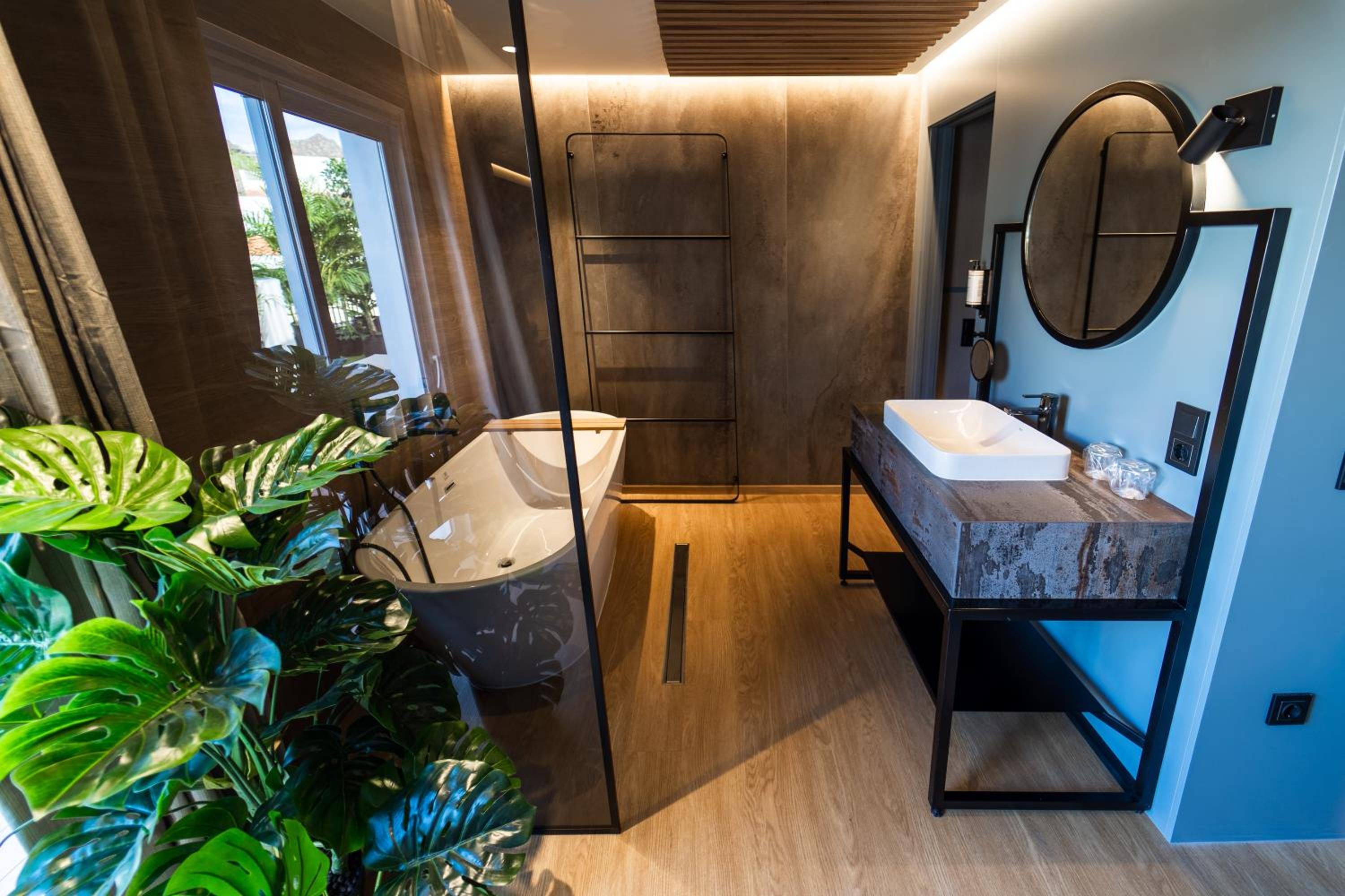 Grand Suite with Terrace thumbnail 6