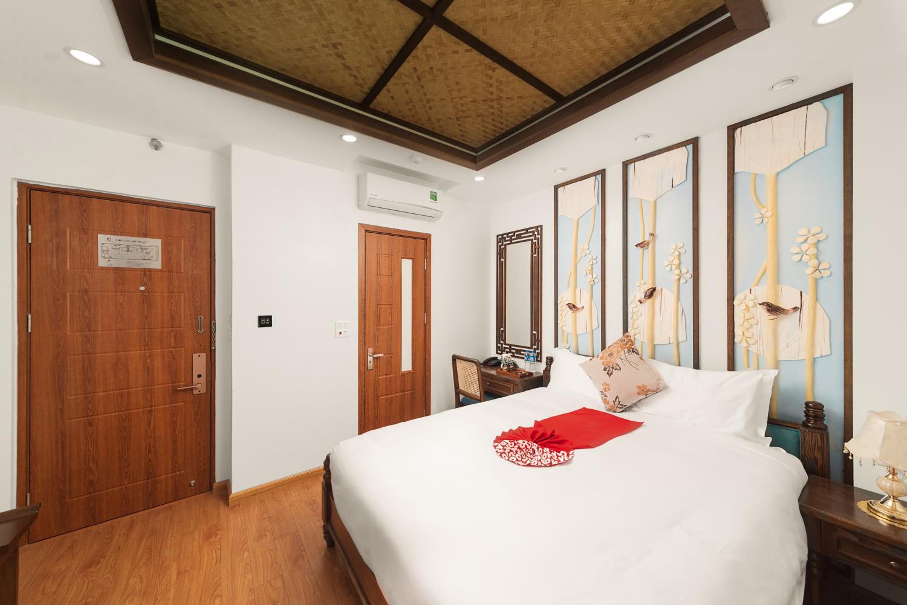 Premier Double Room with Window photo 3