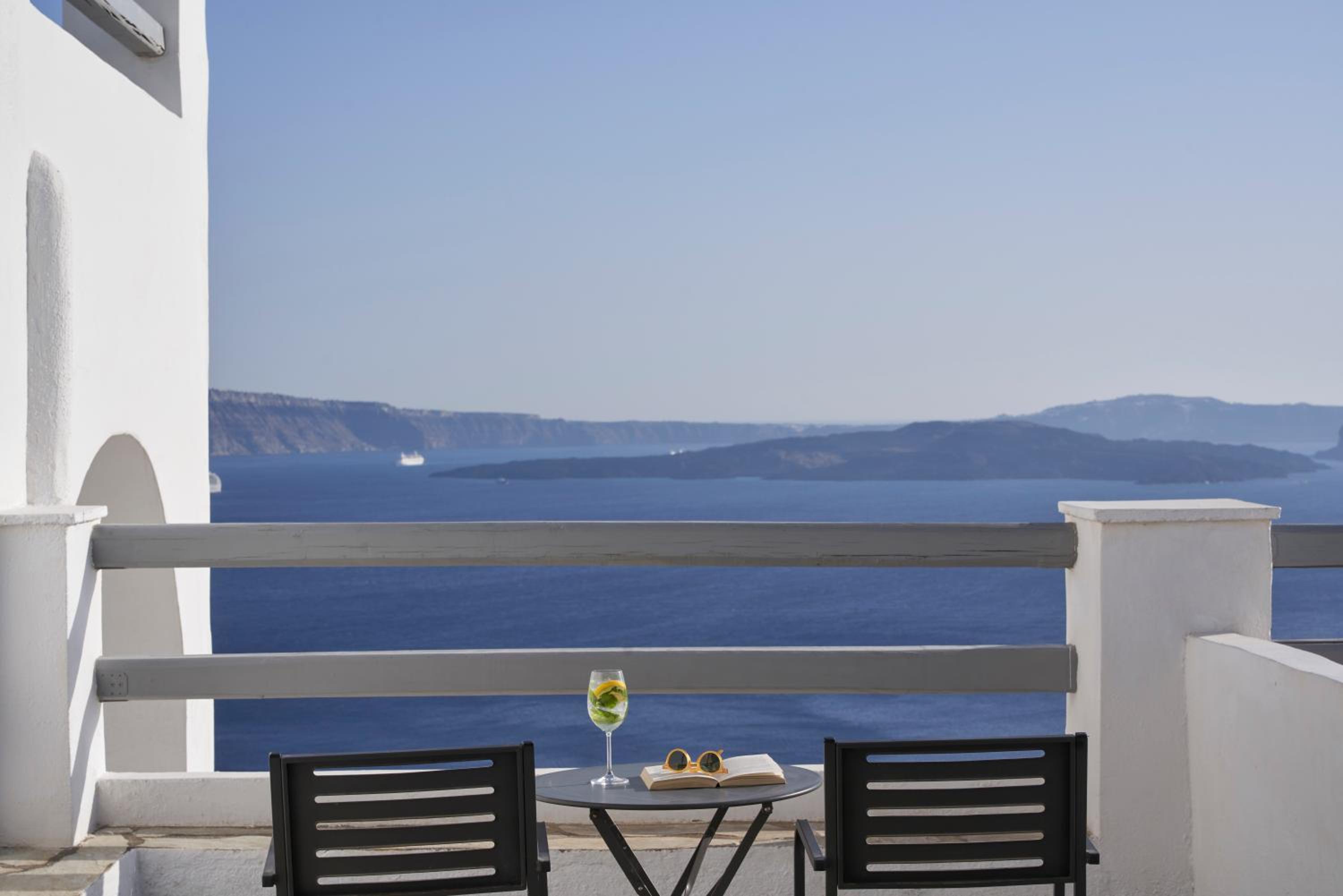 Superior Room with Caldera View - Photo 5
