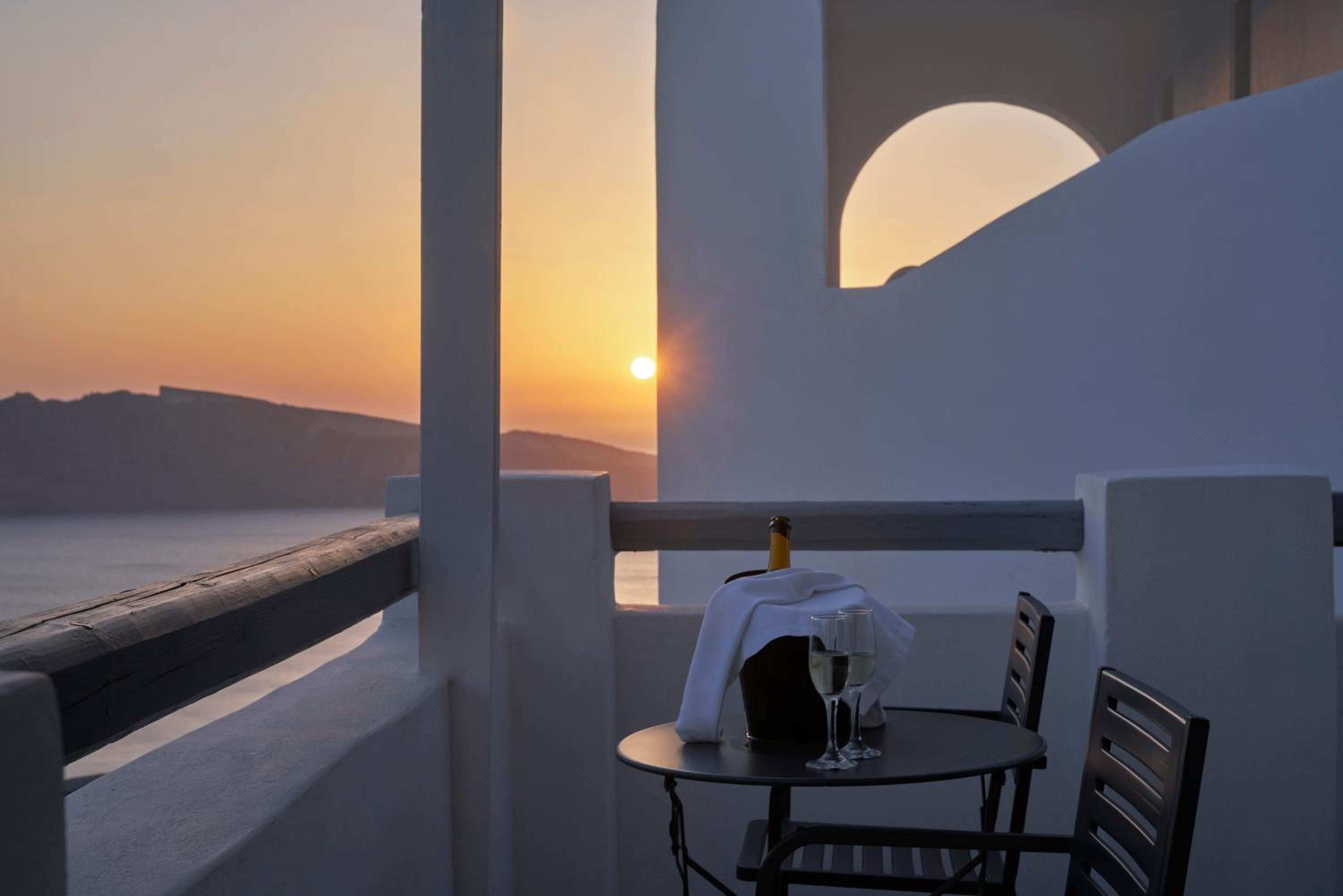 Superior Room with Caldera View - Photo 4