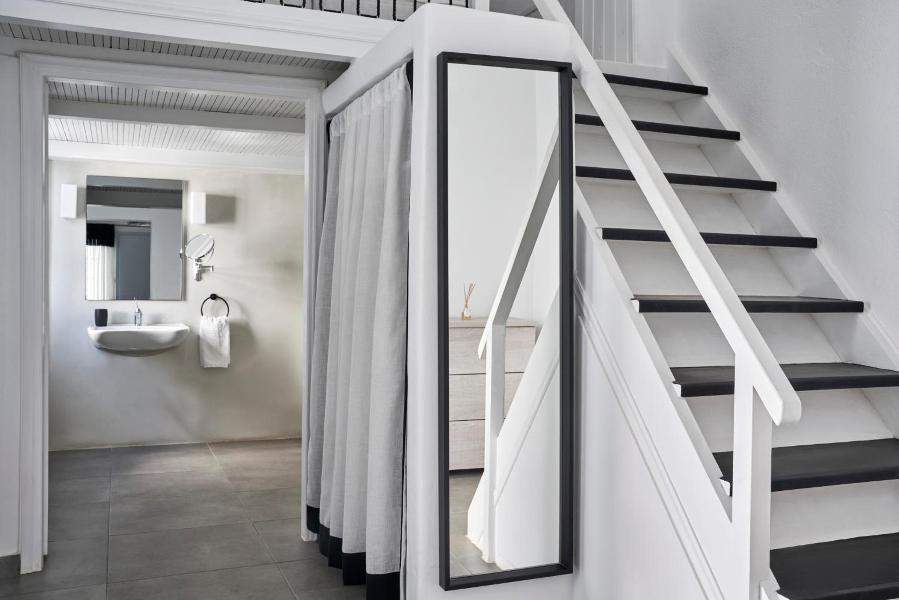 Superior Room with Caldera View (Accessible Room) - Photo 9