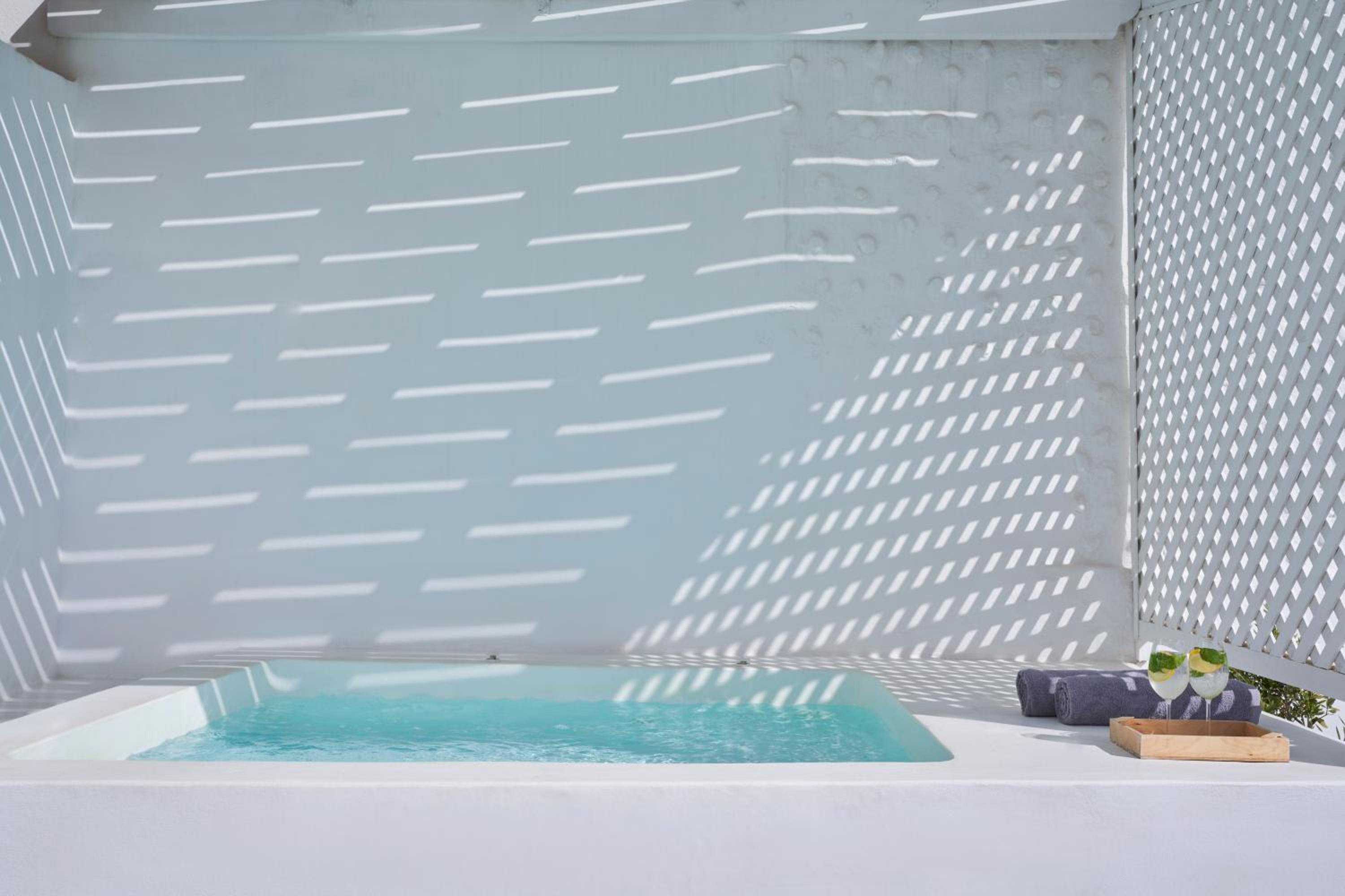 Superior Room with Jetted Tub & Side Sea View - Photo 9