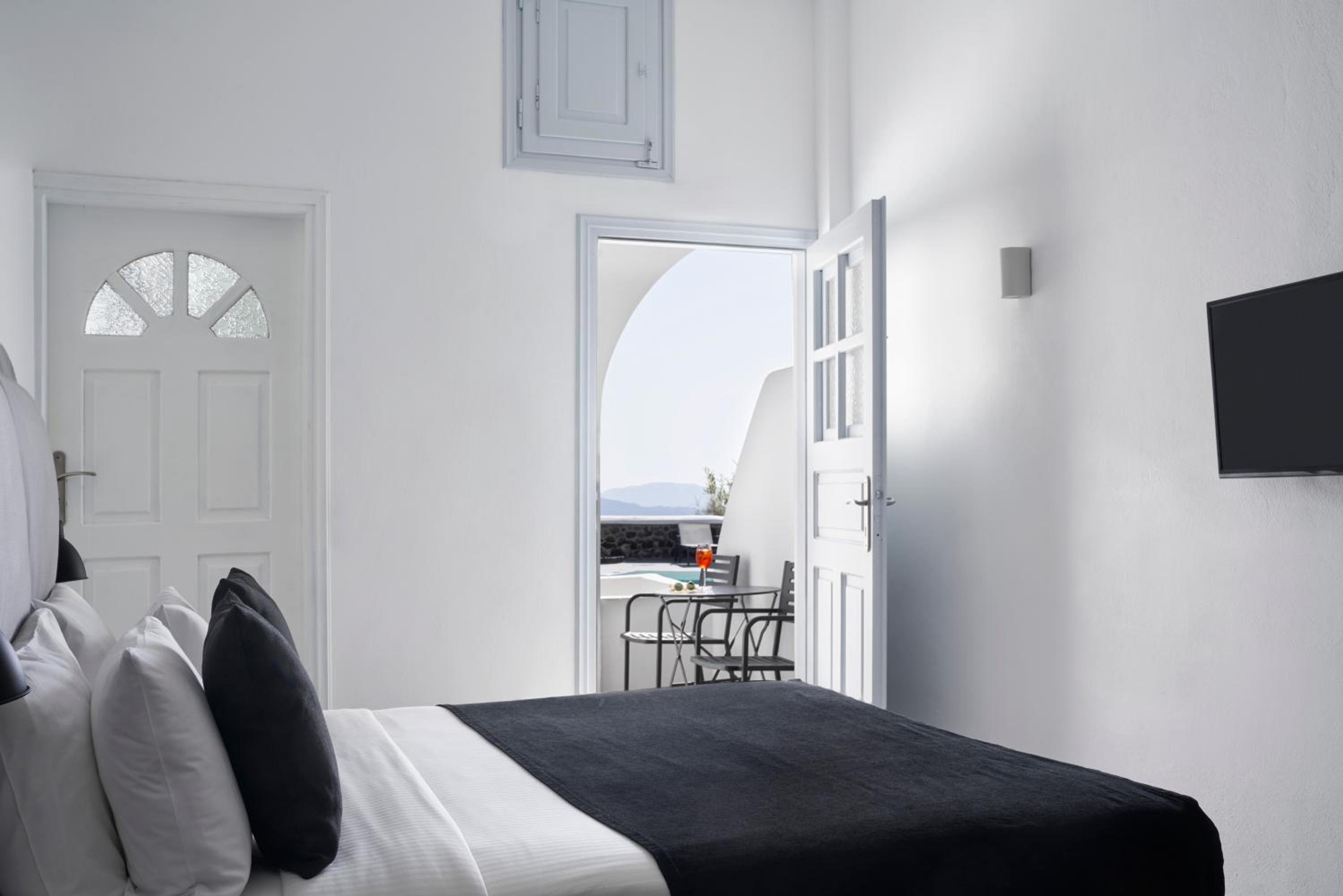 Superior Room with Jetted Tub & Side Sea View - Photo 3