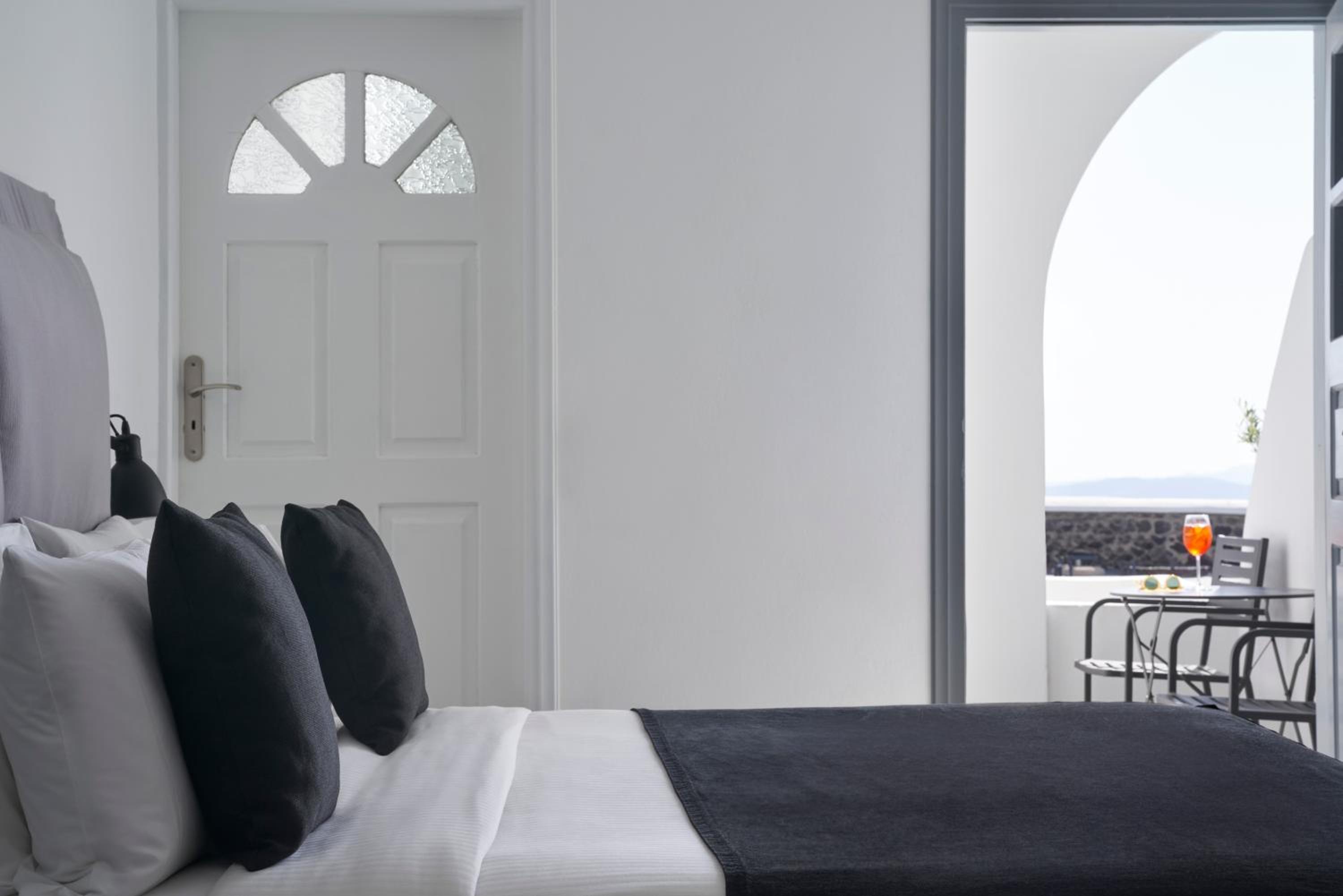 Superior Room with Jetted Tub & Side Sea View - Photo 2