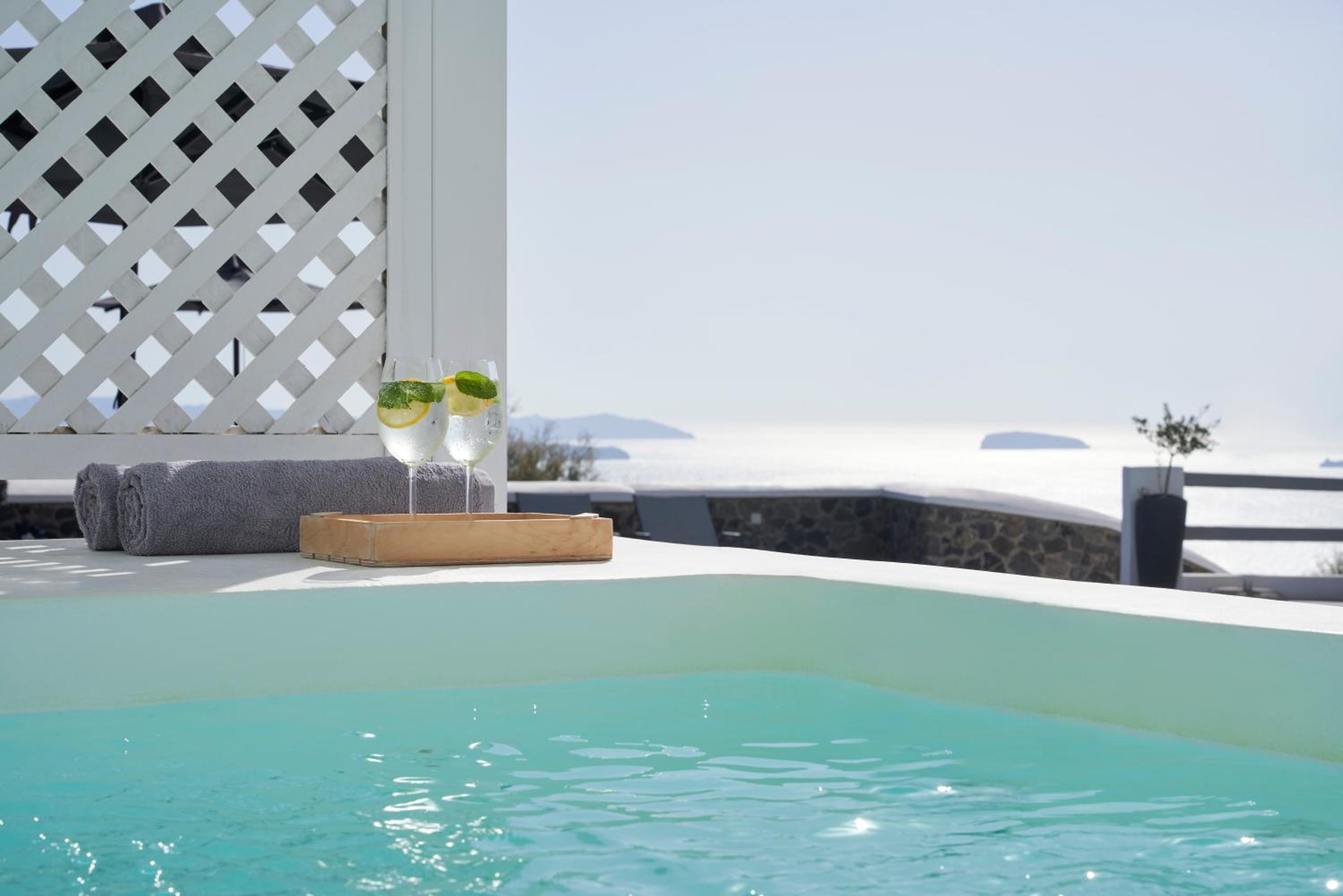 Superior Room with Jetted Tub & Side Sea View - Photo 10