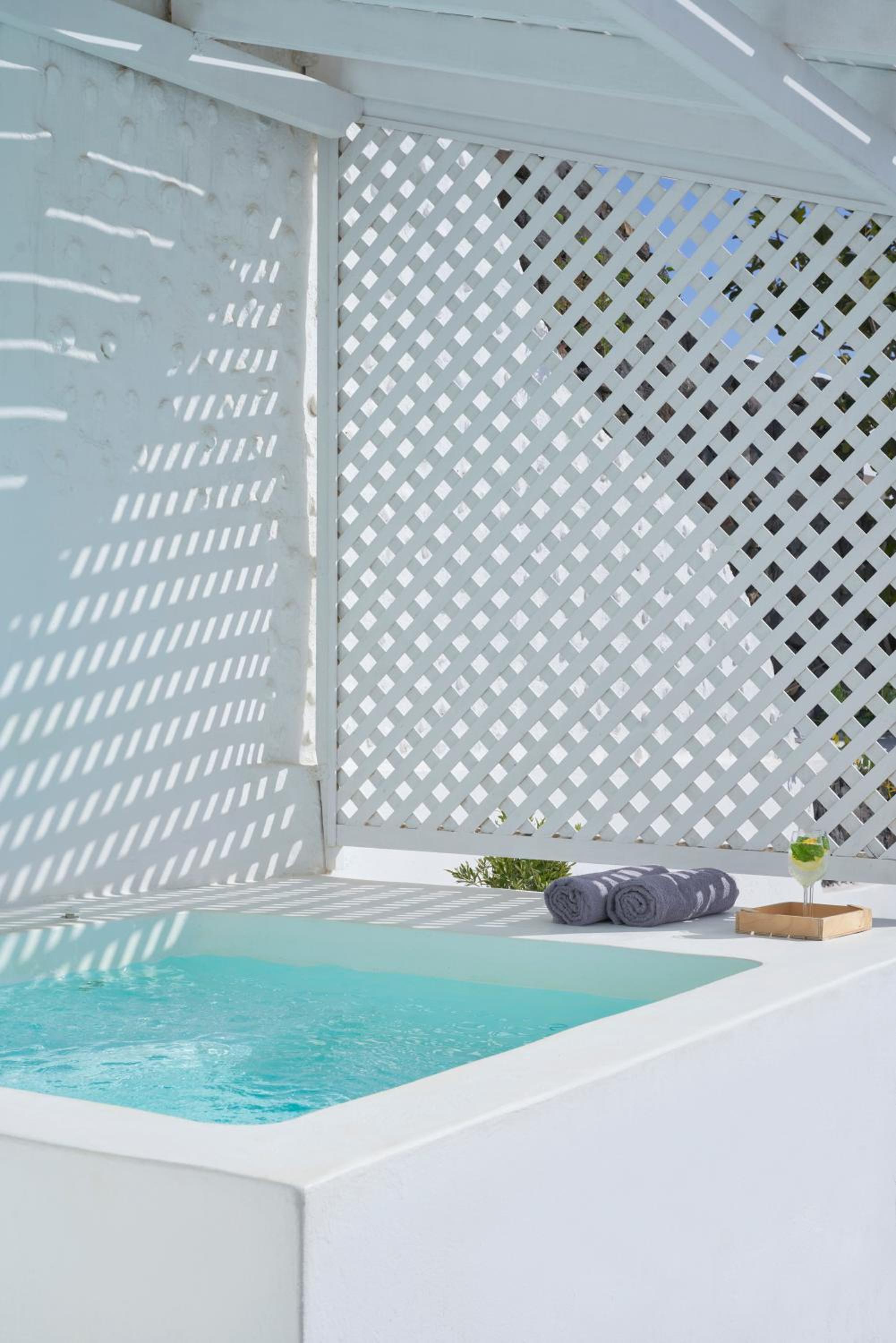 Superior Room with Jetted Tub & Side Sea View - Photo 11