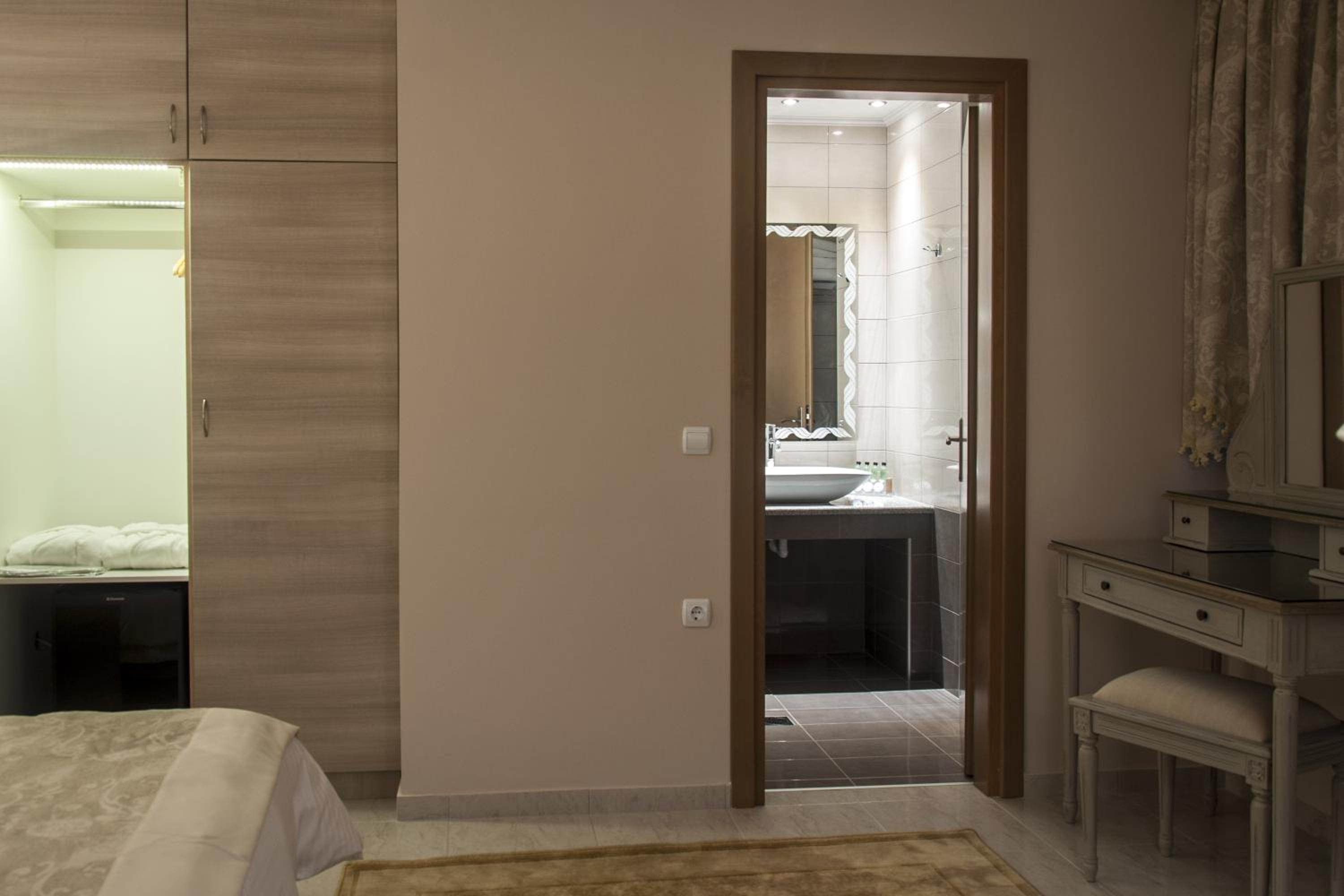 Superior Double Room - Photo 7