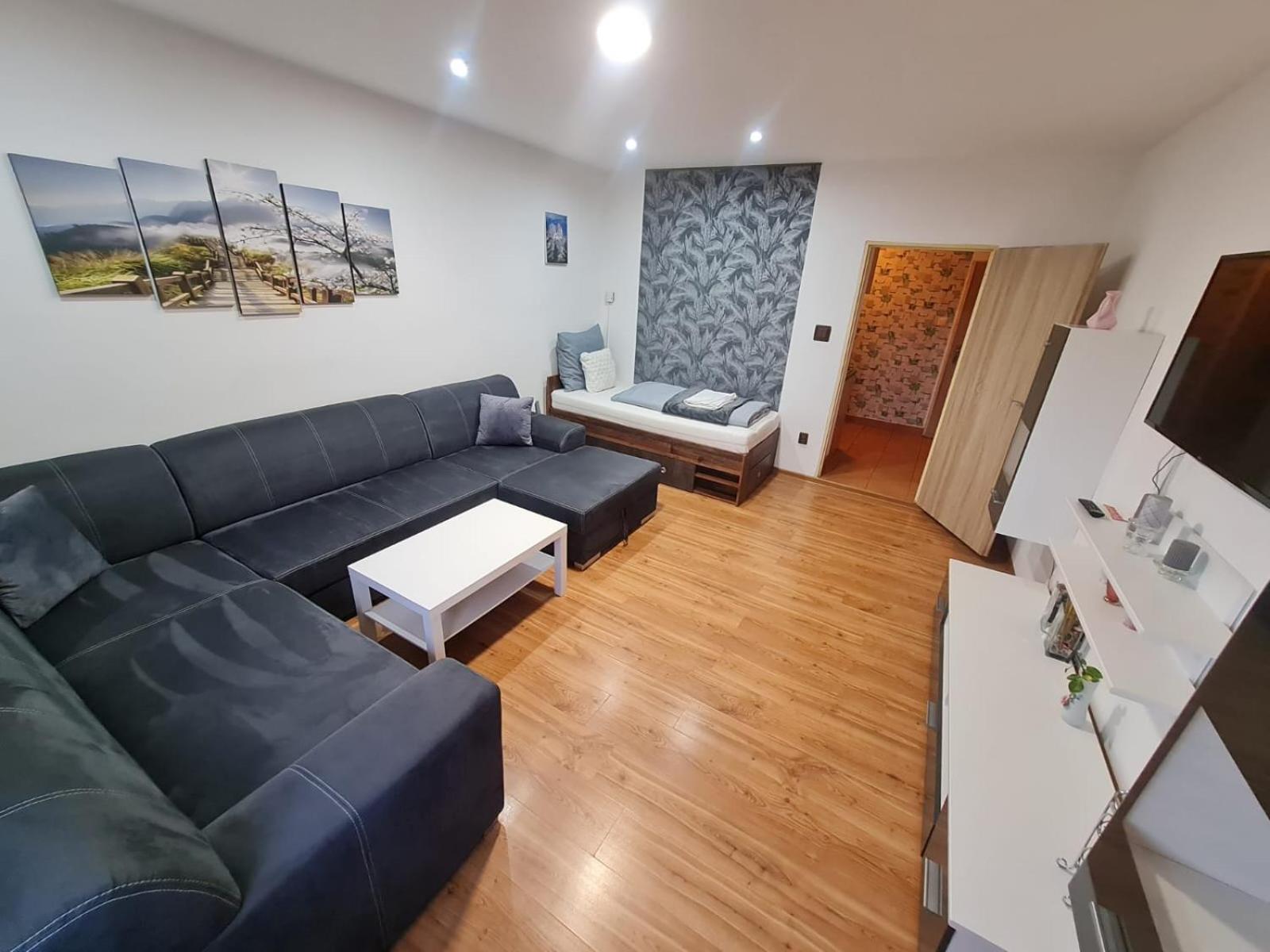 One-Bedroom Apartment - Photo 8
