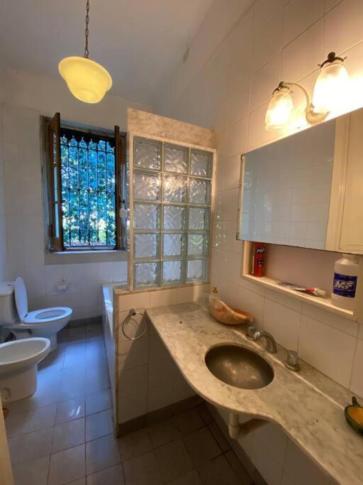 Five-Bedroom House photo 3
