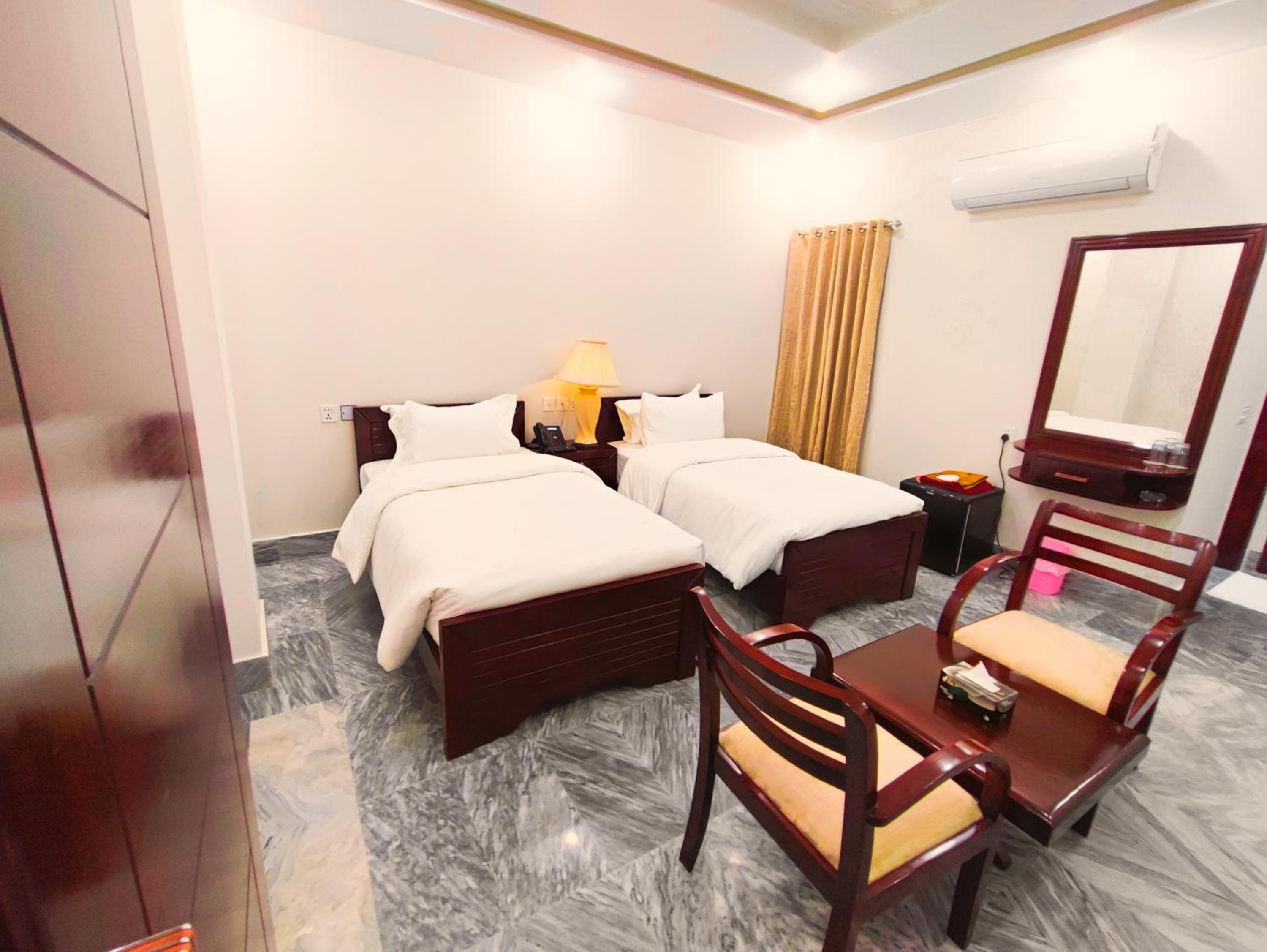 Standard Twin Room - Photo 3