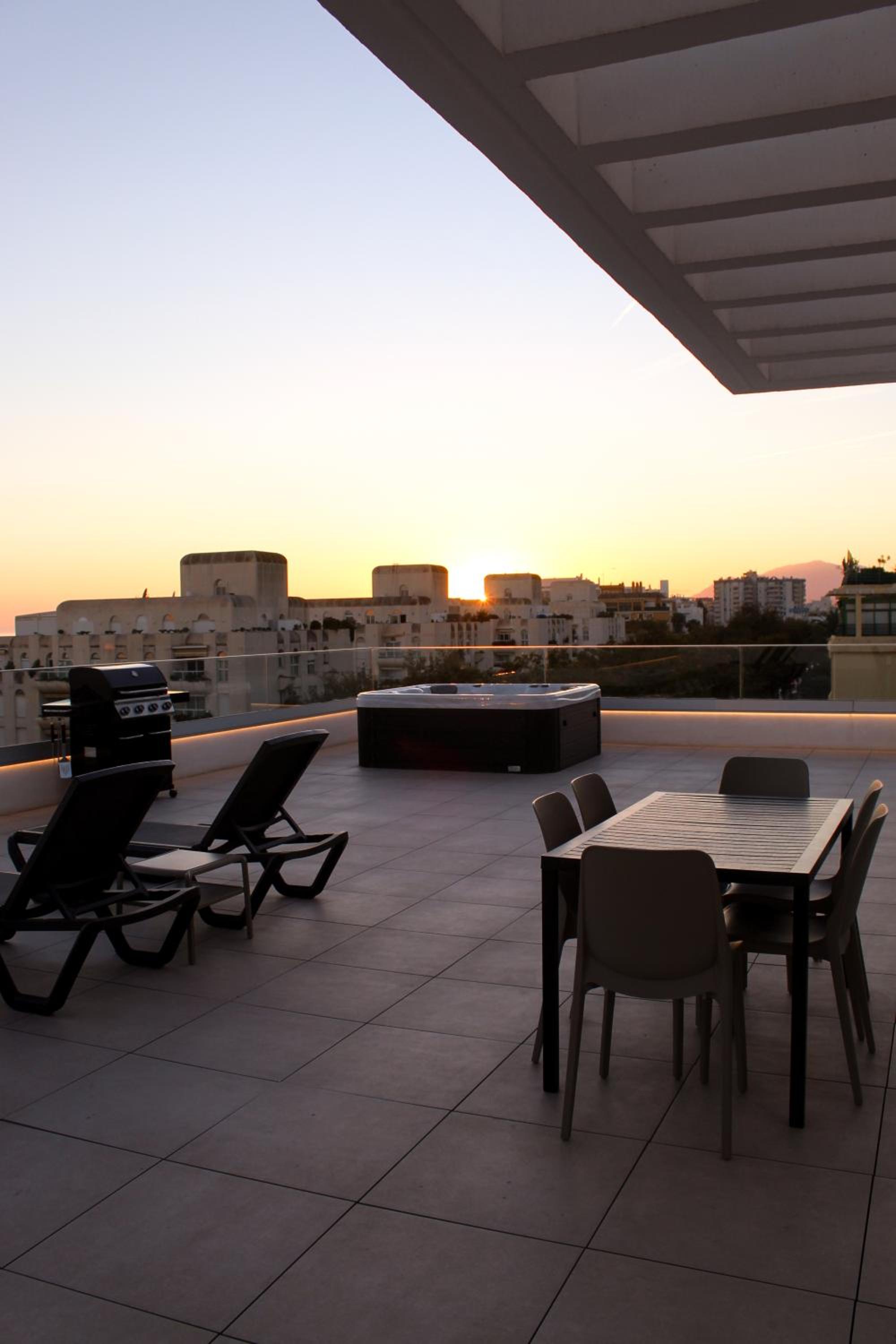 Penthouse Apartment - Photo 3